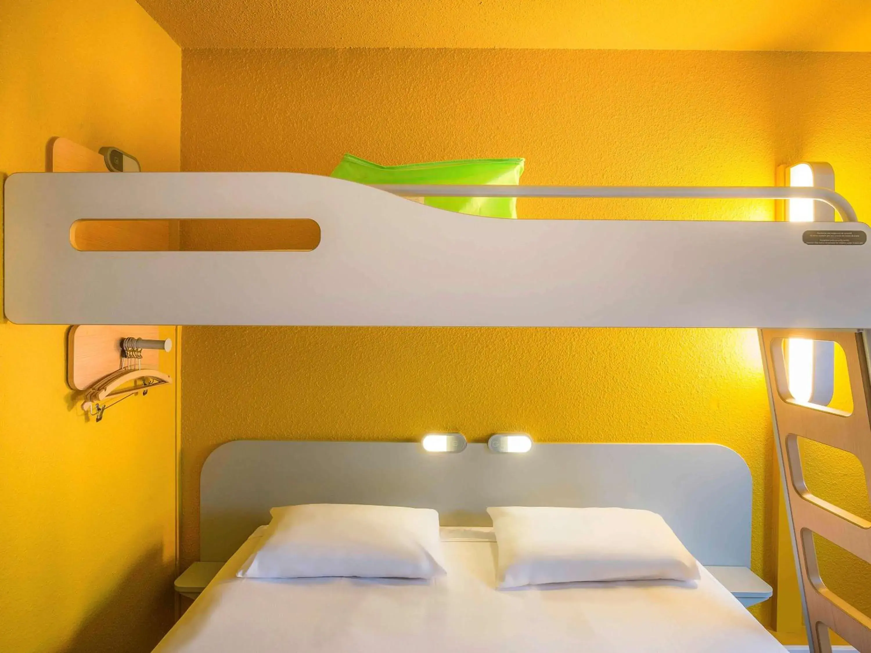 Photo of the whole room, Bed in ibis budget Cergy Pierrelaye