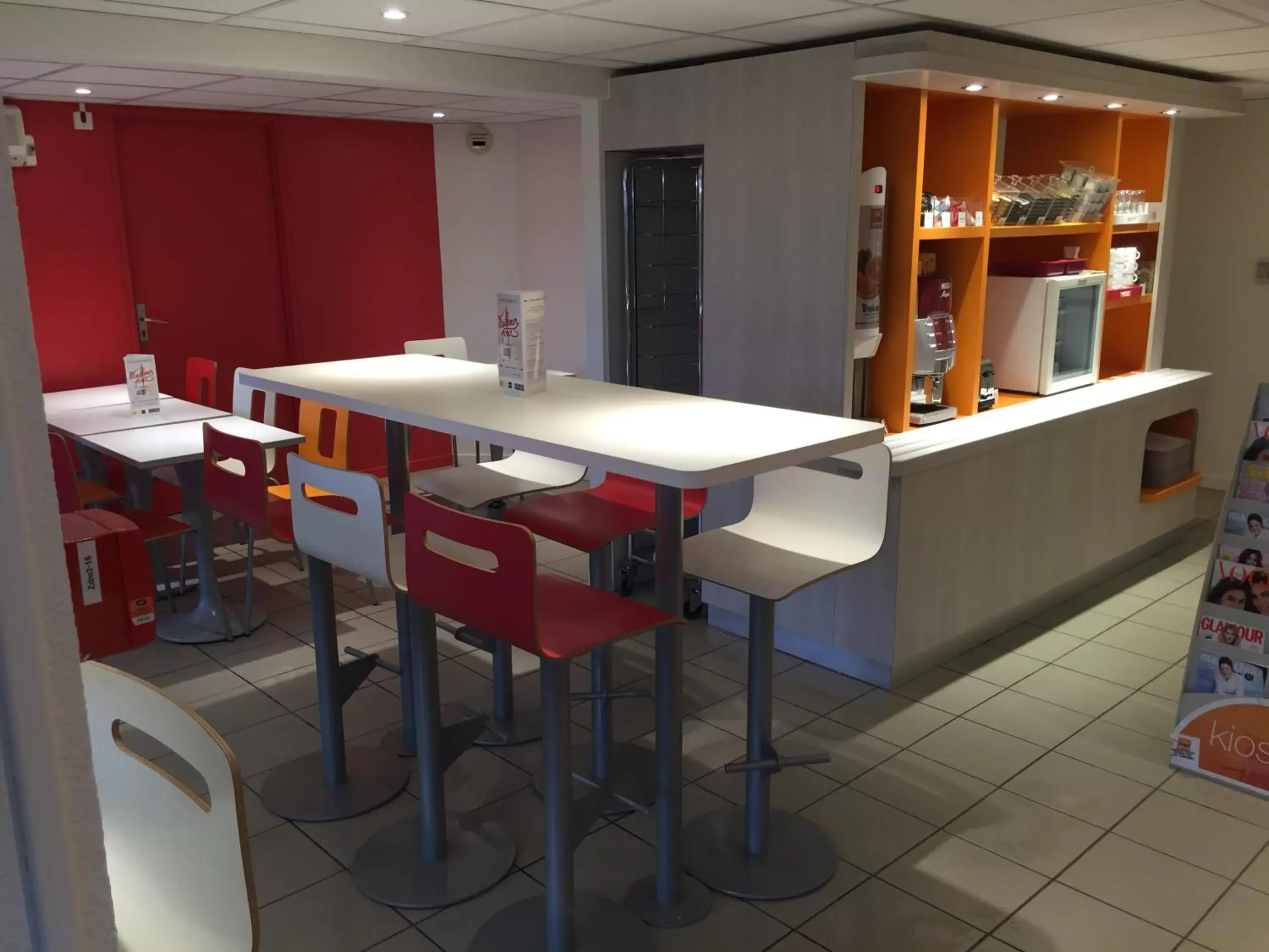 Lobby or reception, Restaurant/Places to Eat in Premiere Classe Toulouse Sud - Portet