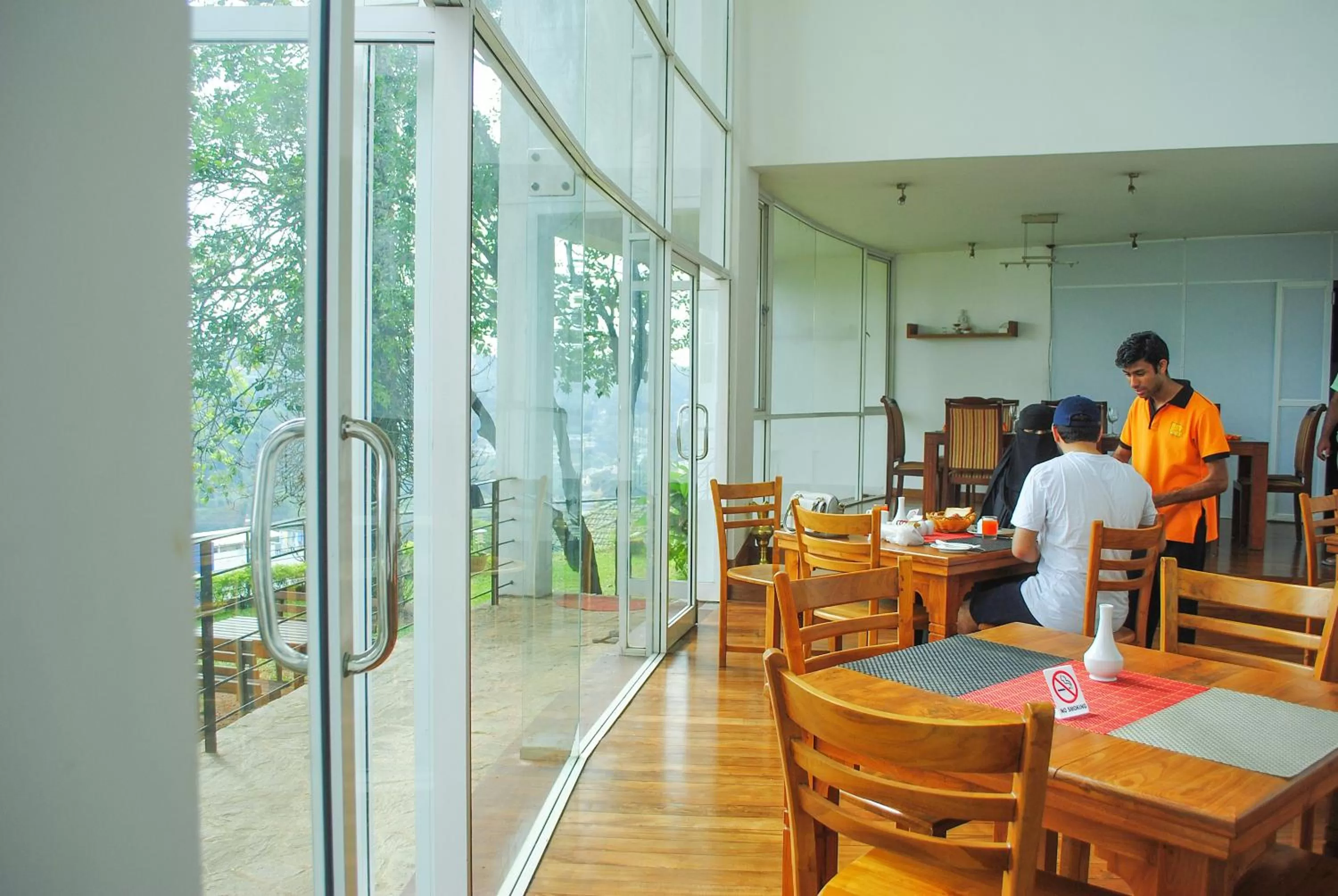 Restaurant/places to eat in Hotel See Kandy