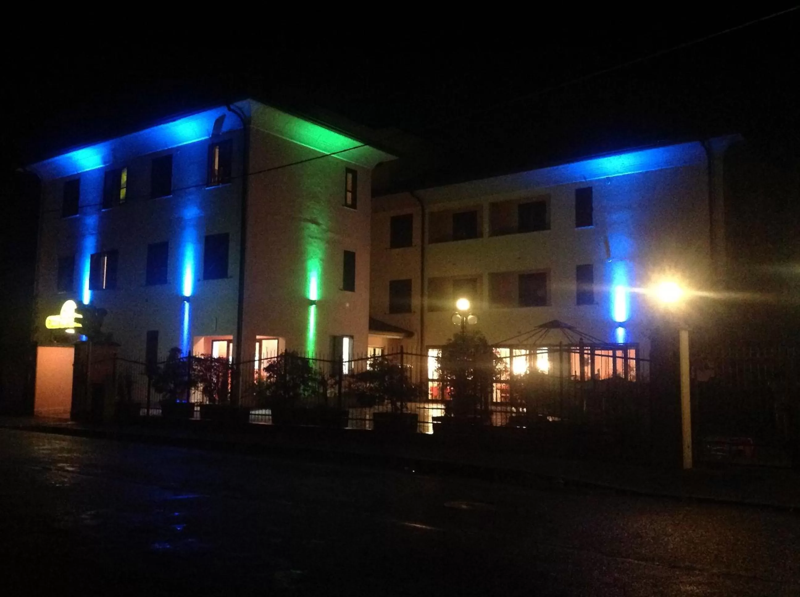 Facade/entrance in Hotel Monumento