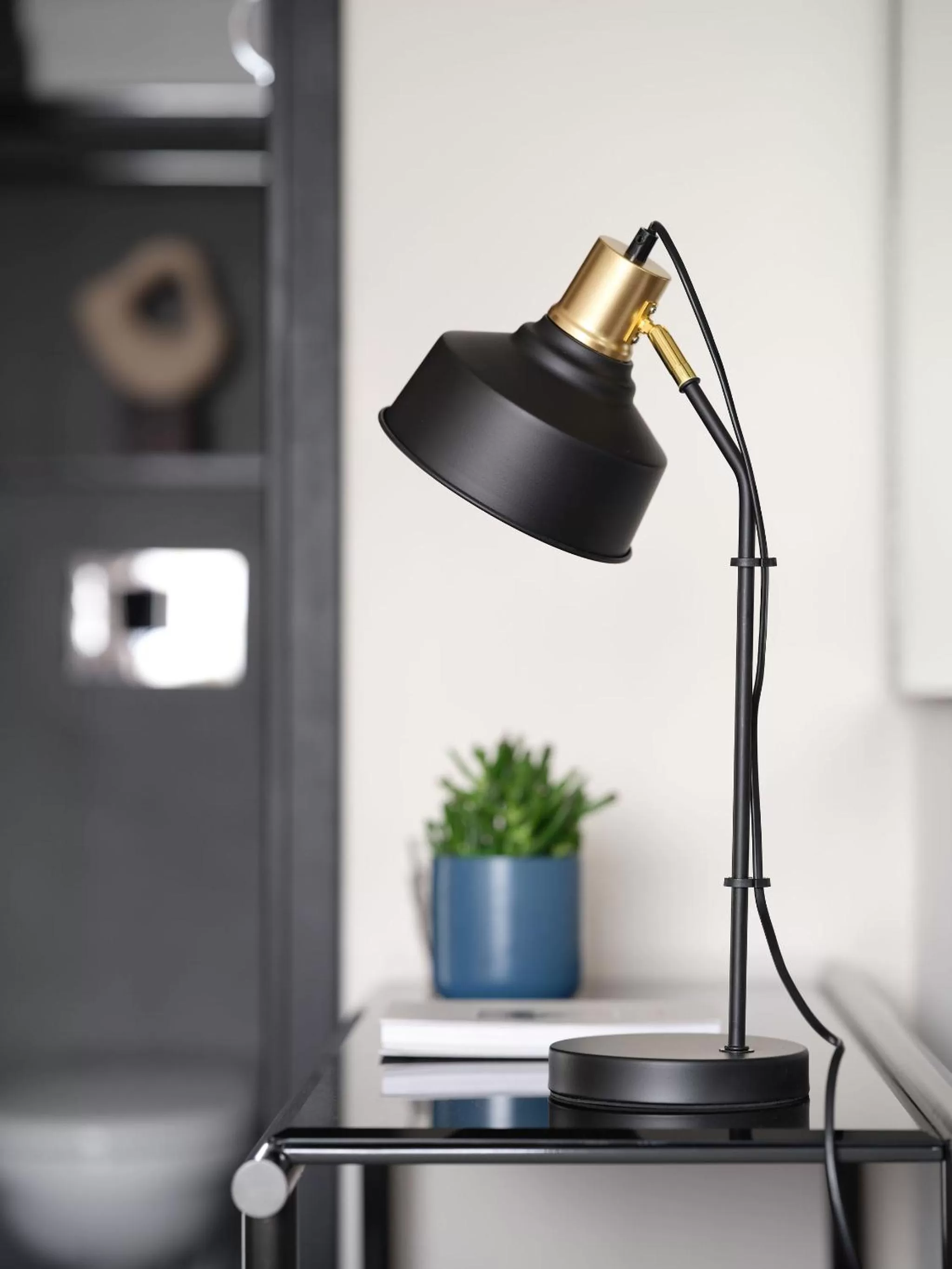 Communal lounge/ TV room in Dao by Dorsett West London