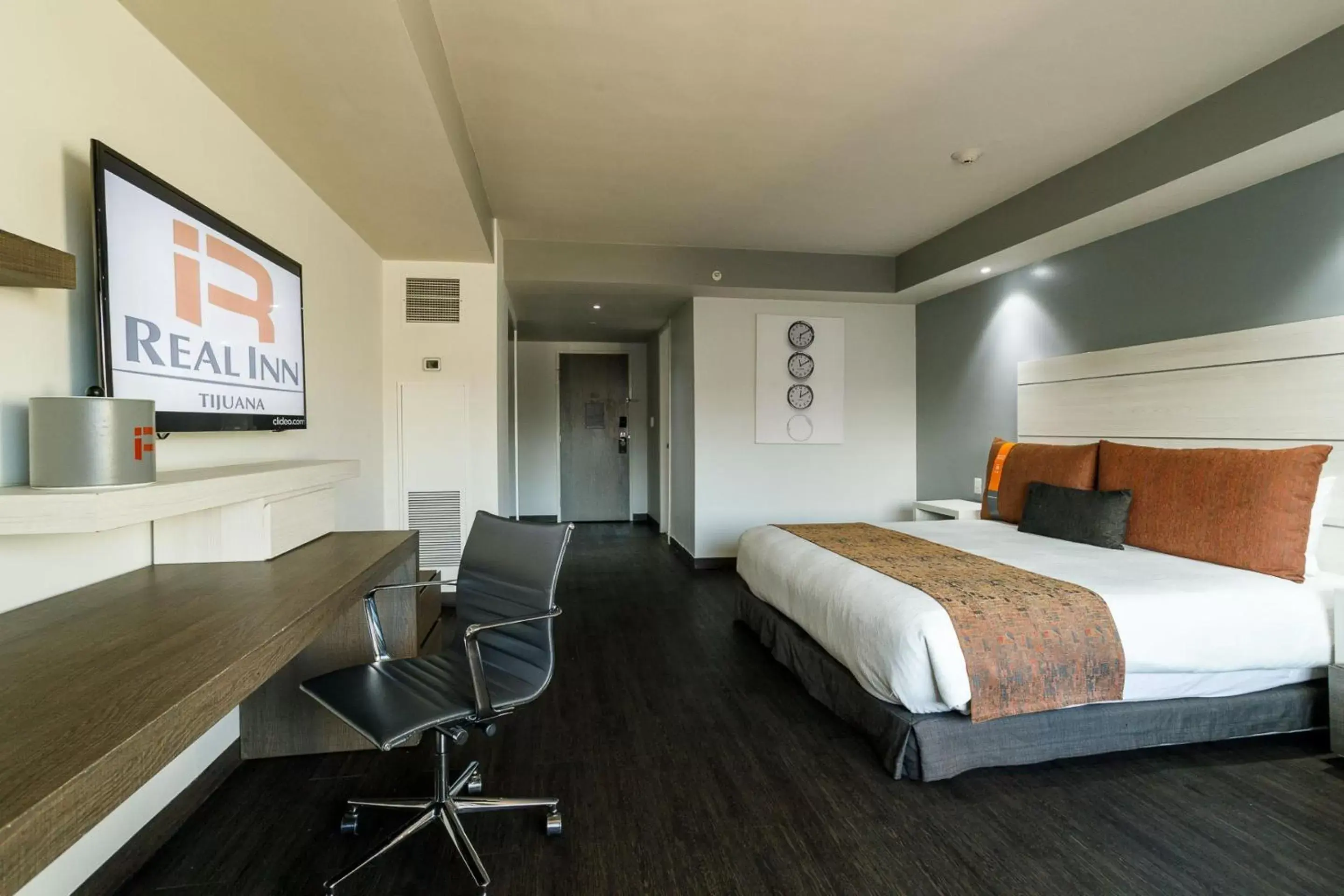 Bedroom in Real Inn Tijuana by Camino Real Hotels