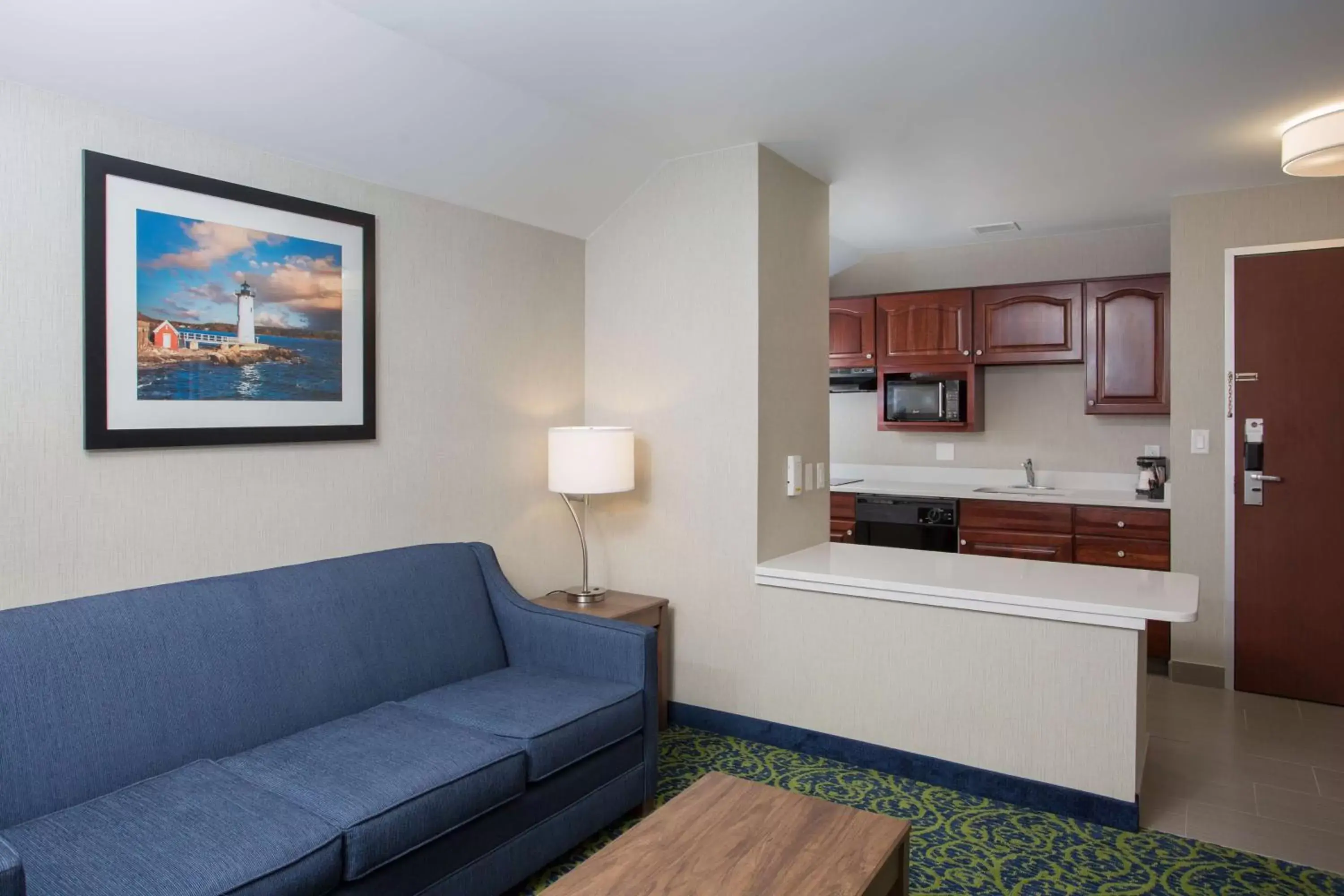 Kitchen or kitchenette, Seating Area in Best Western Plus Portsmouth Hotel & Suites