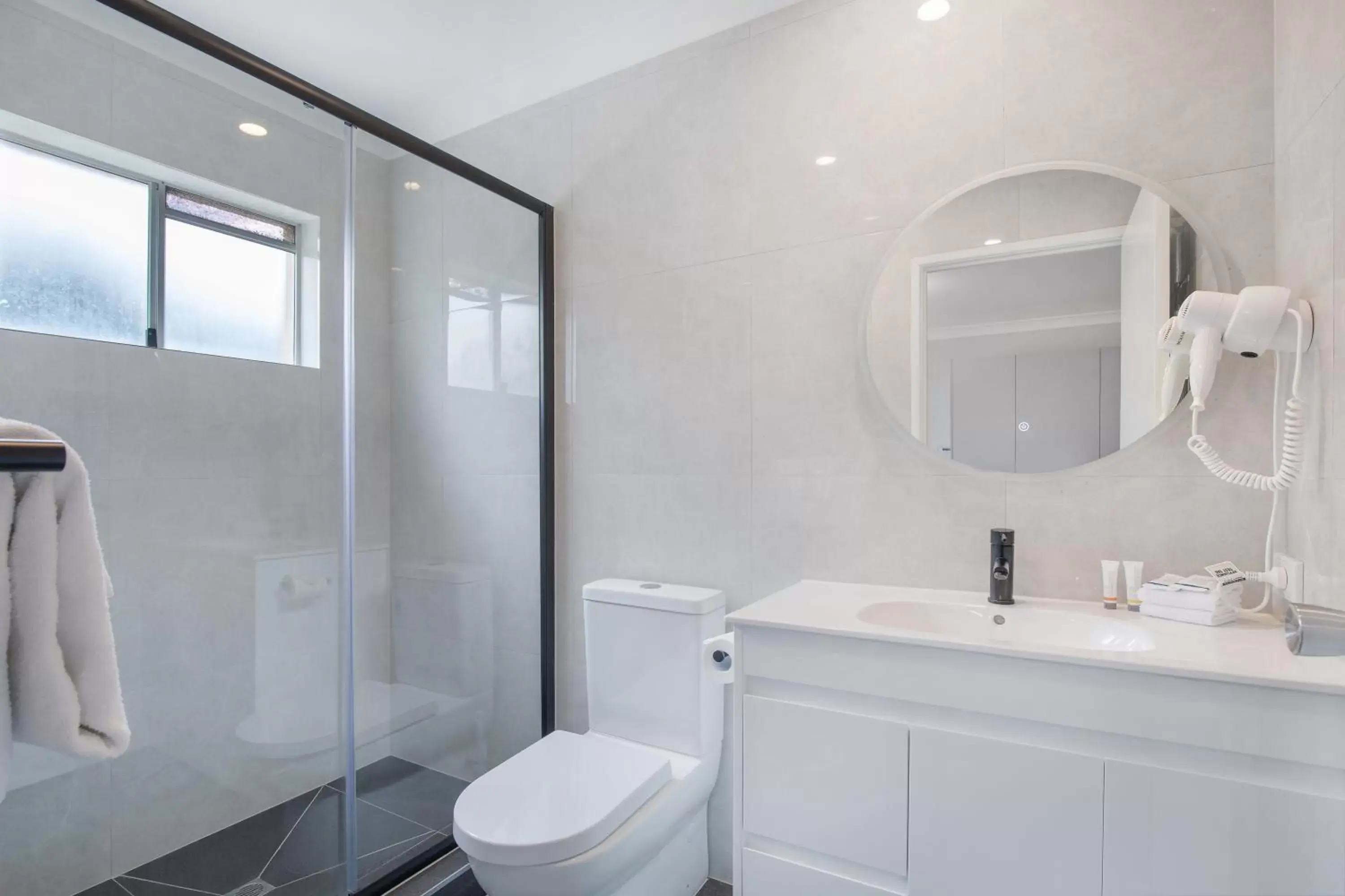 Shower, Bathroom in Comfort Inn North Brisbane