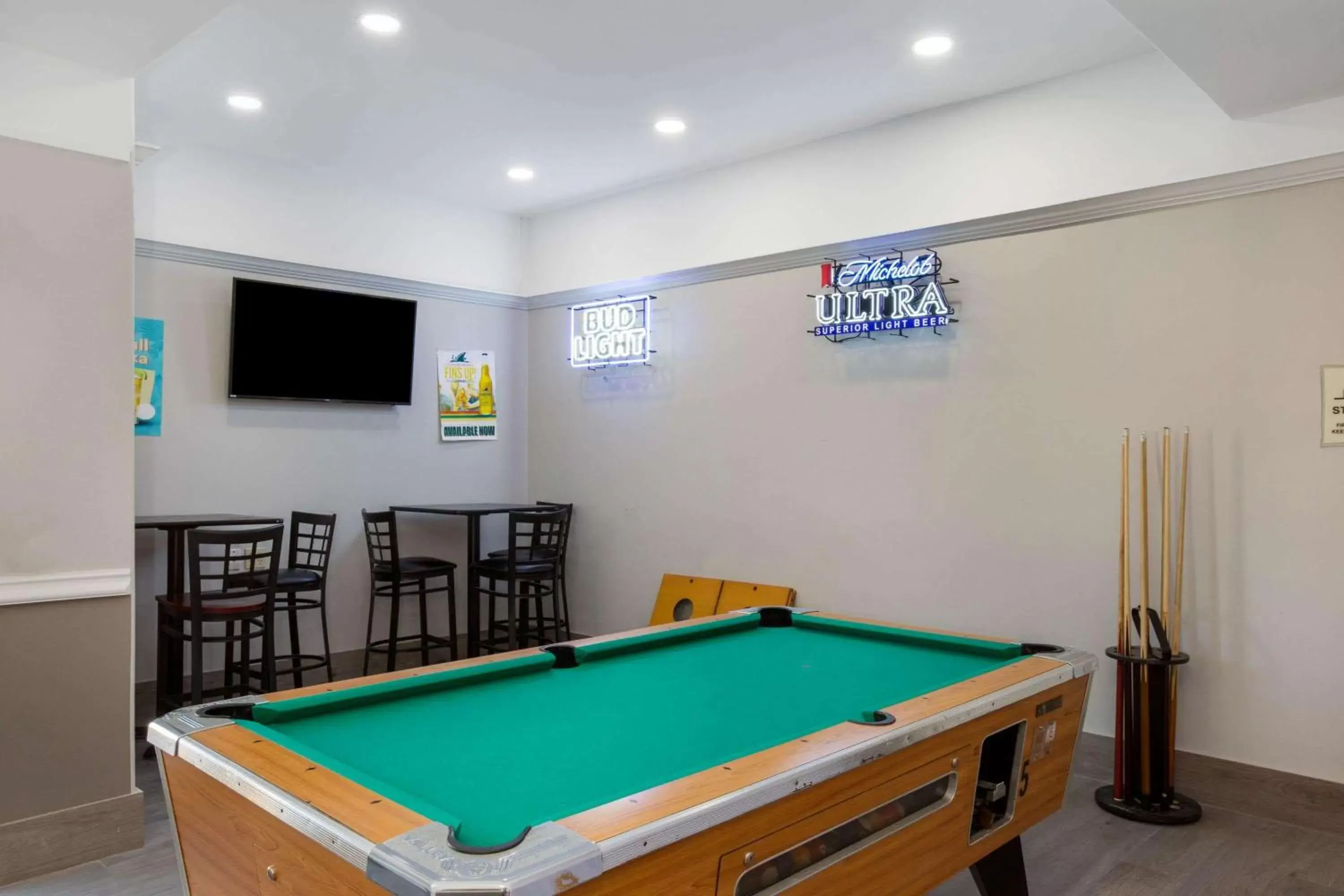 Game Room, Billiards in La Quinta Inn Suites by Wyndham Raymondville Harlingen