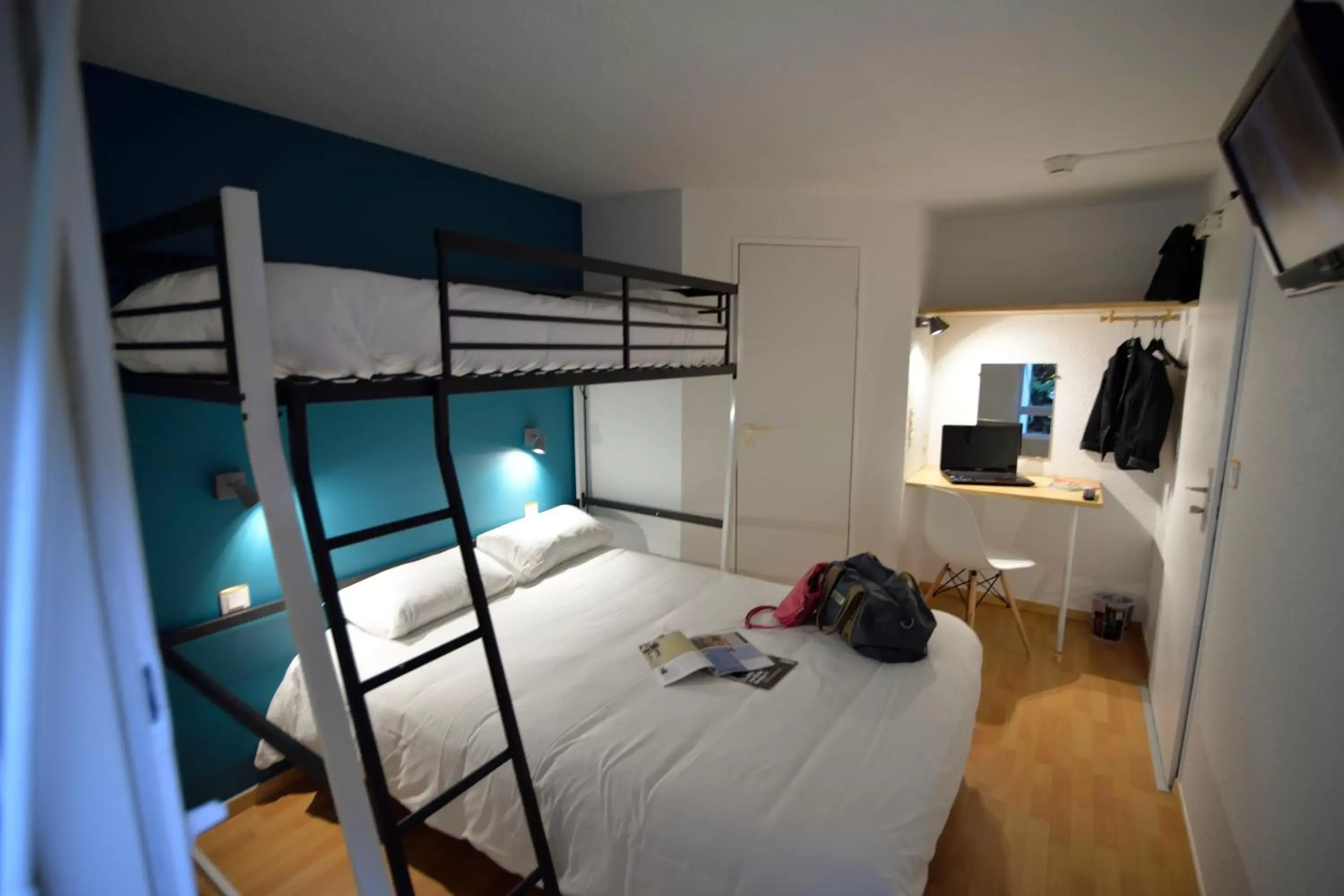 Photo of the whole room, Bunk Bed in Fasthotel Limoges