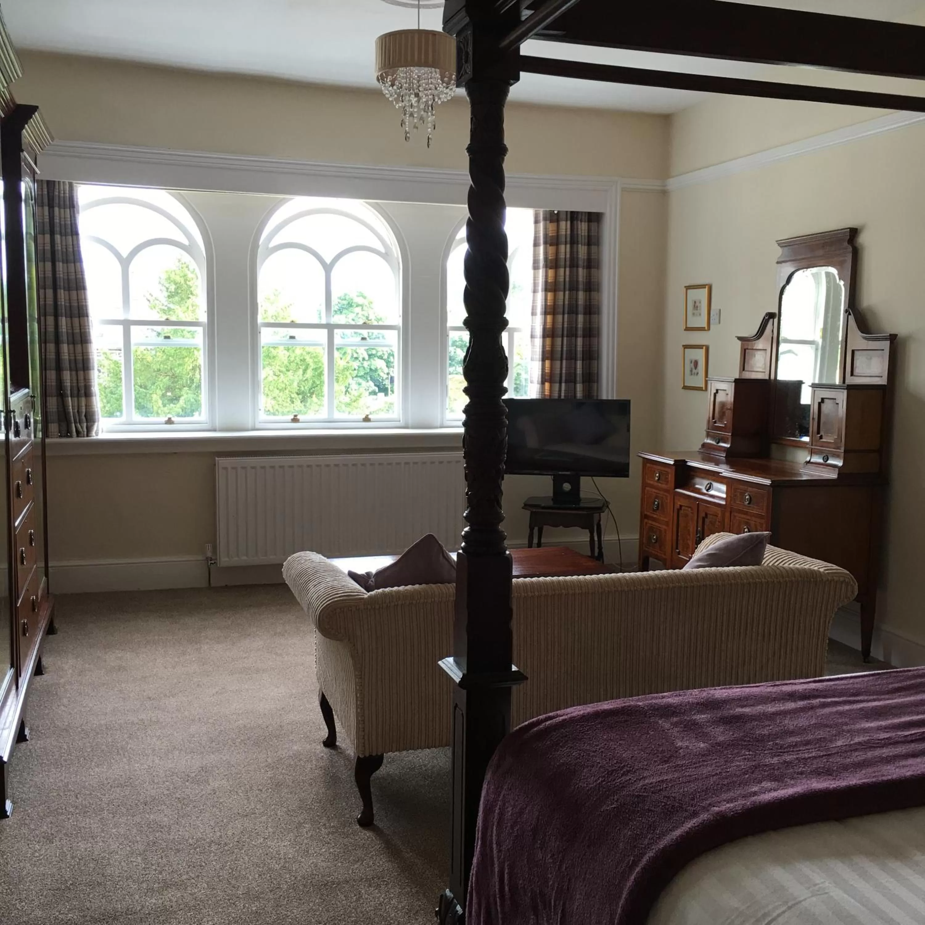 Bed in The Eagles Hotel