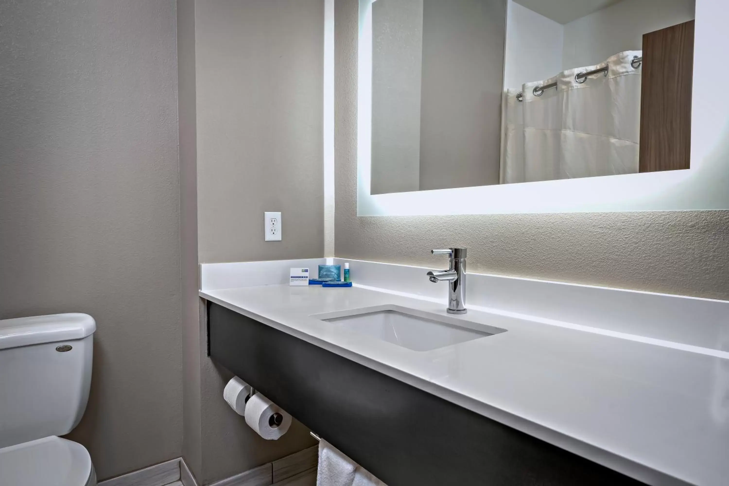 Bathroom in Holiday Inn Express Hotel & Suites Kilgore North, an IHG Hotel