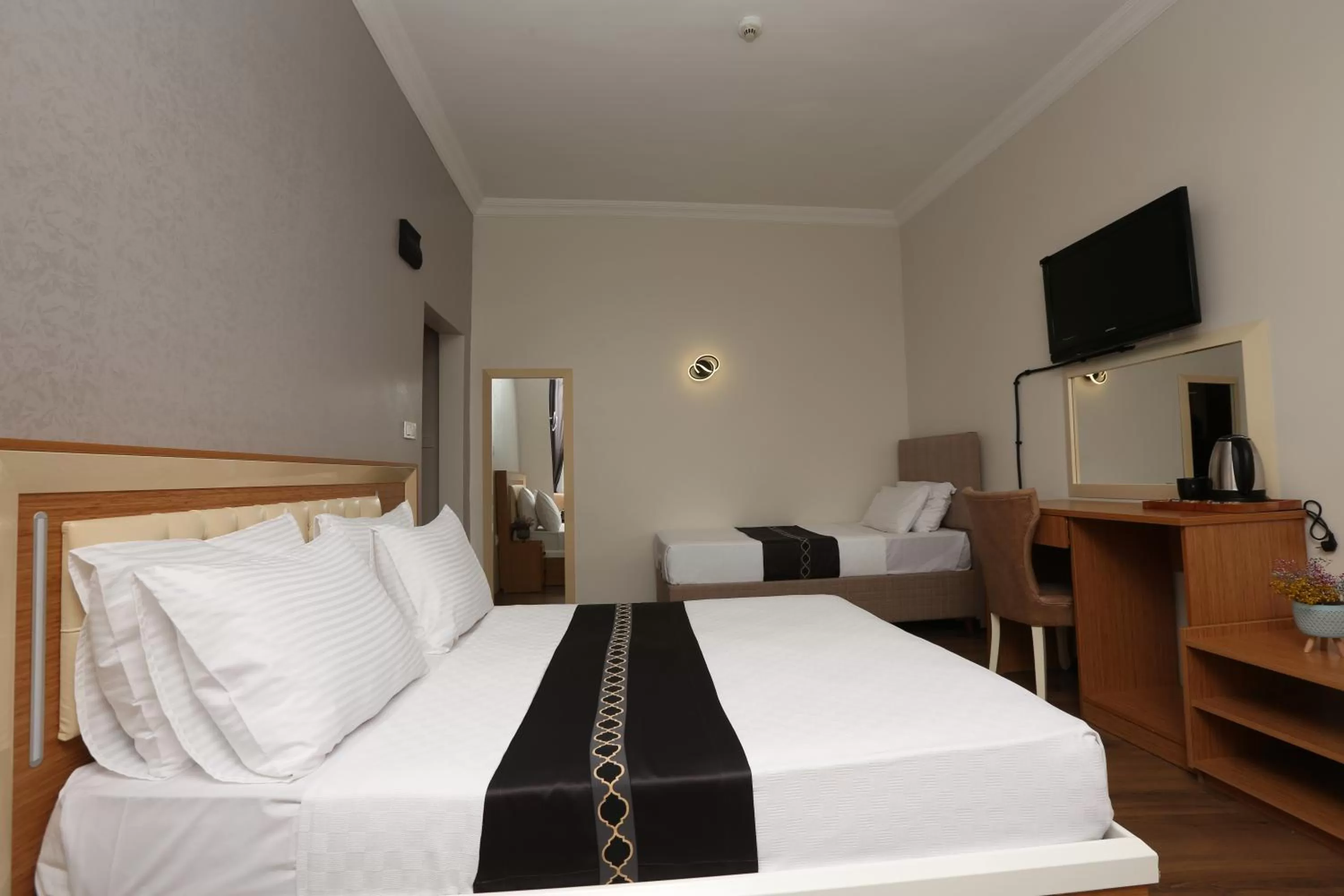 Photo of the whole room, Bed in Perazre Hotel