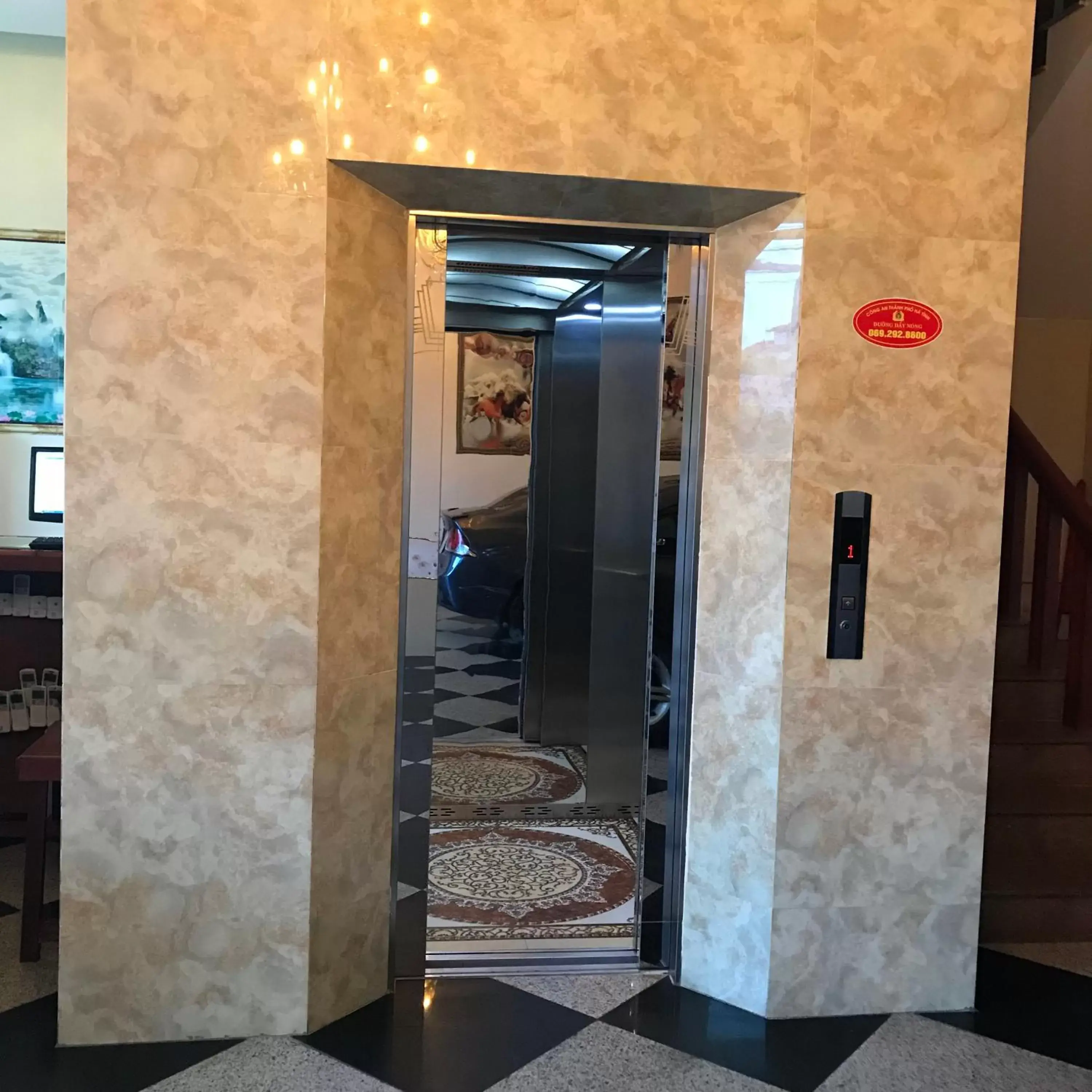 elevator in Thanh Binh Hotel elevator in Thanh Binh Hotel