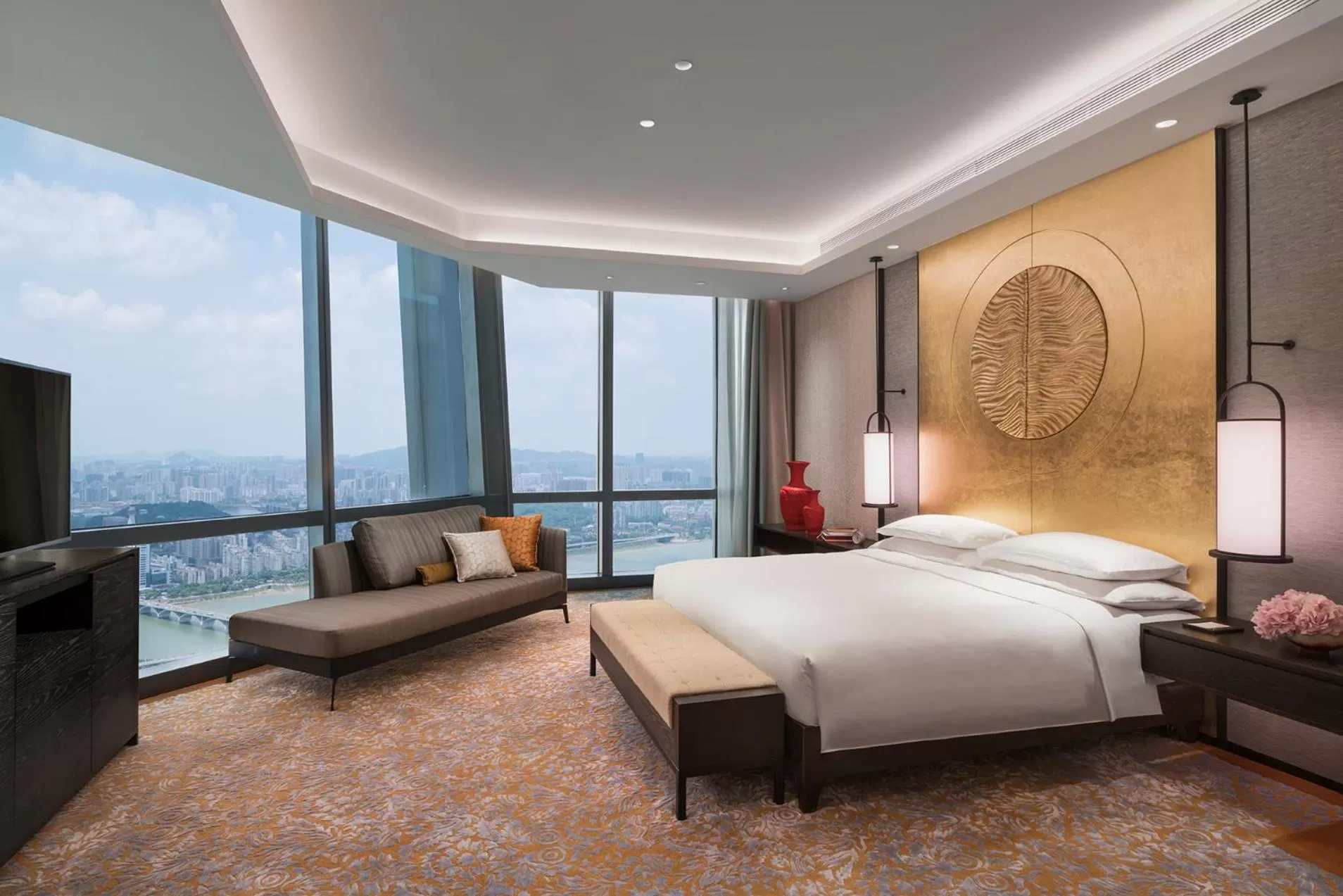Photo of the whole room, Bed in Grand Hyatt Changsha