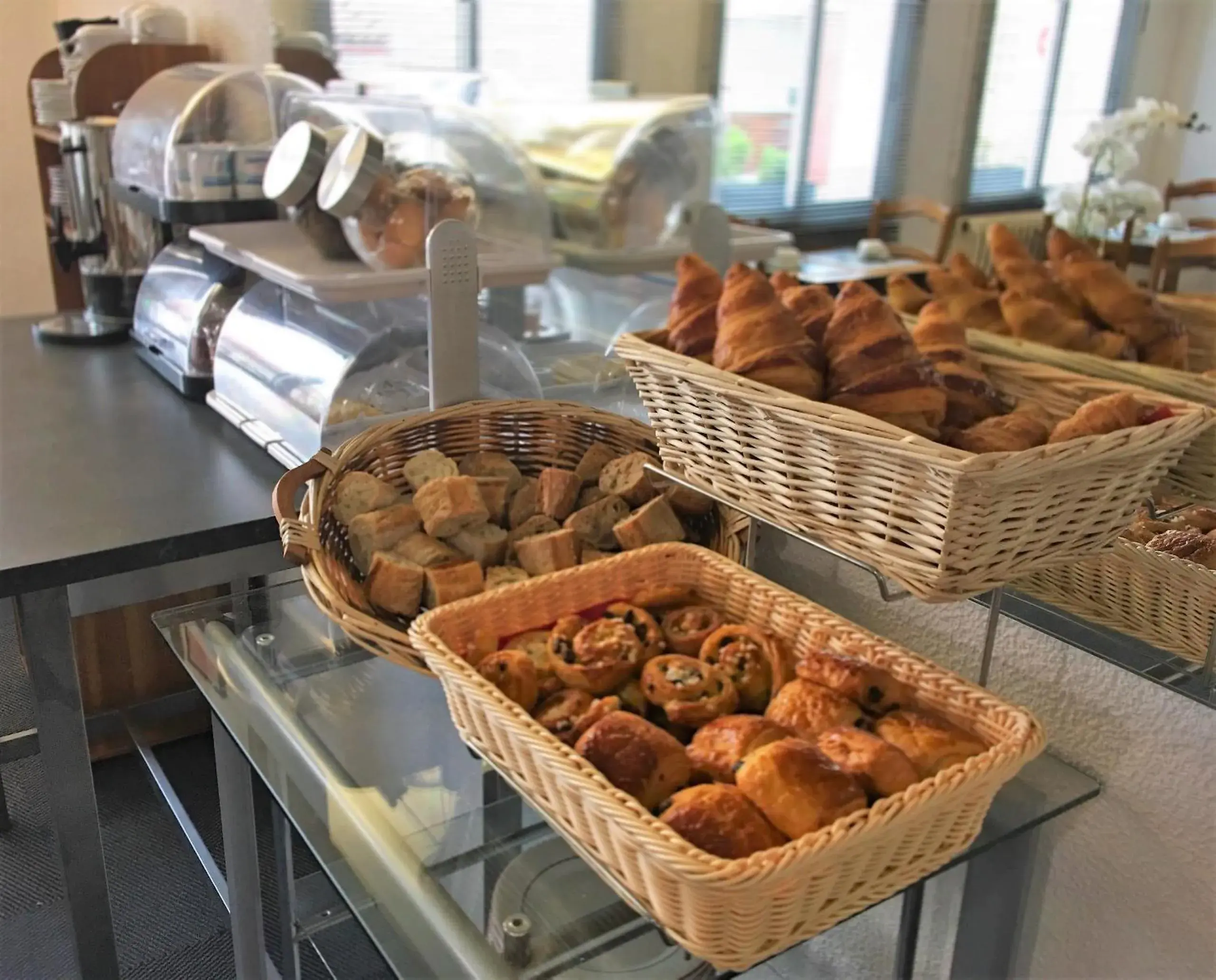 Buffet breakfast in Hotel le Pasteur