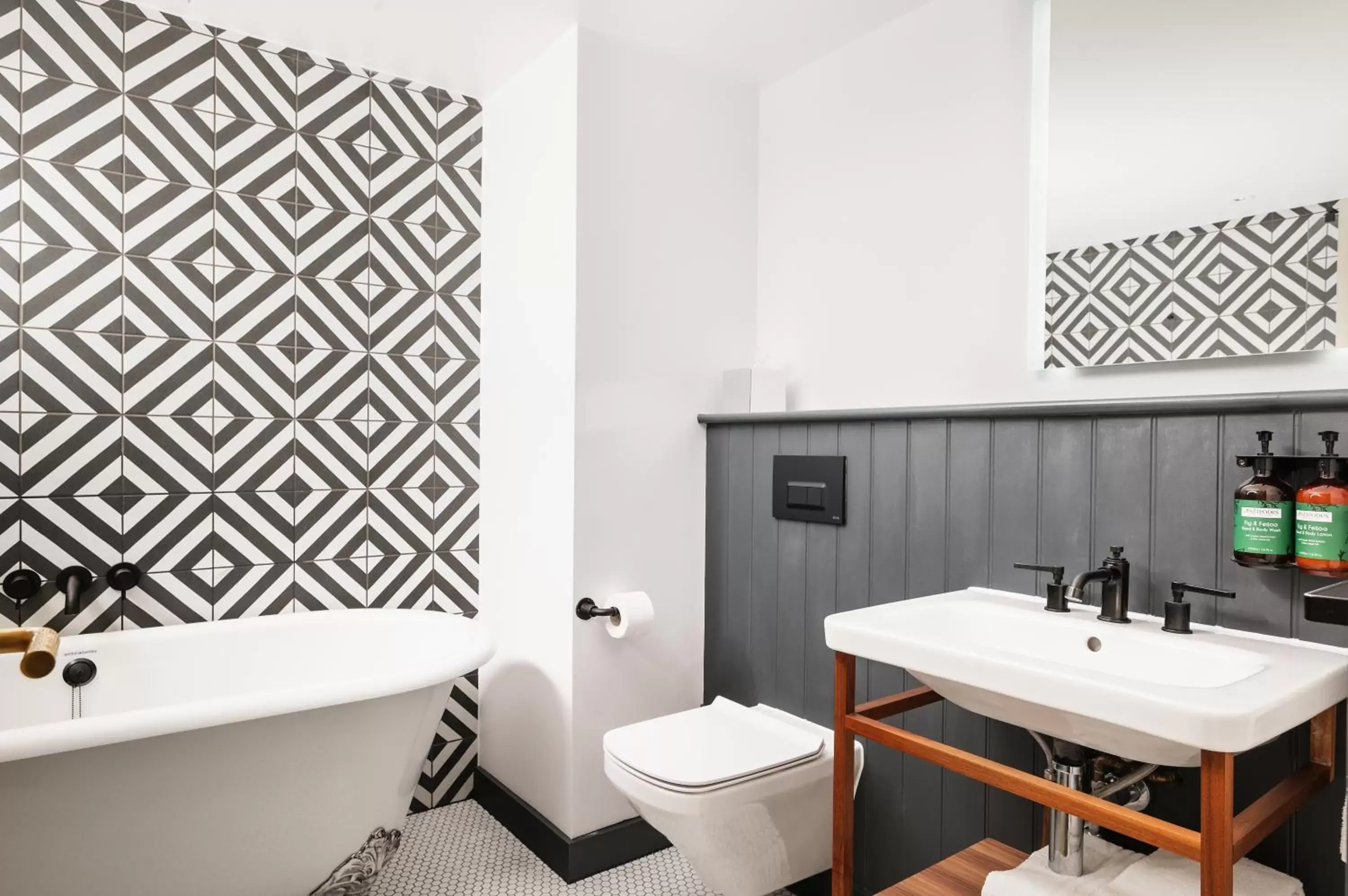 Bathroom in Staybridge Suites Brighton, an IHG Hotel