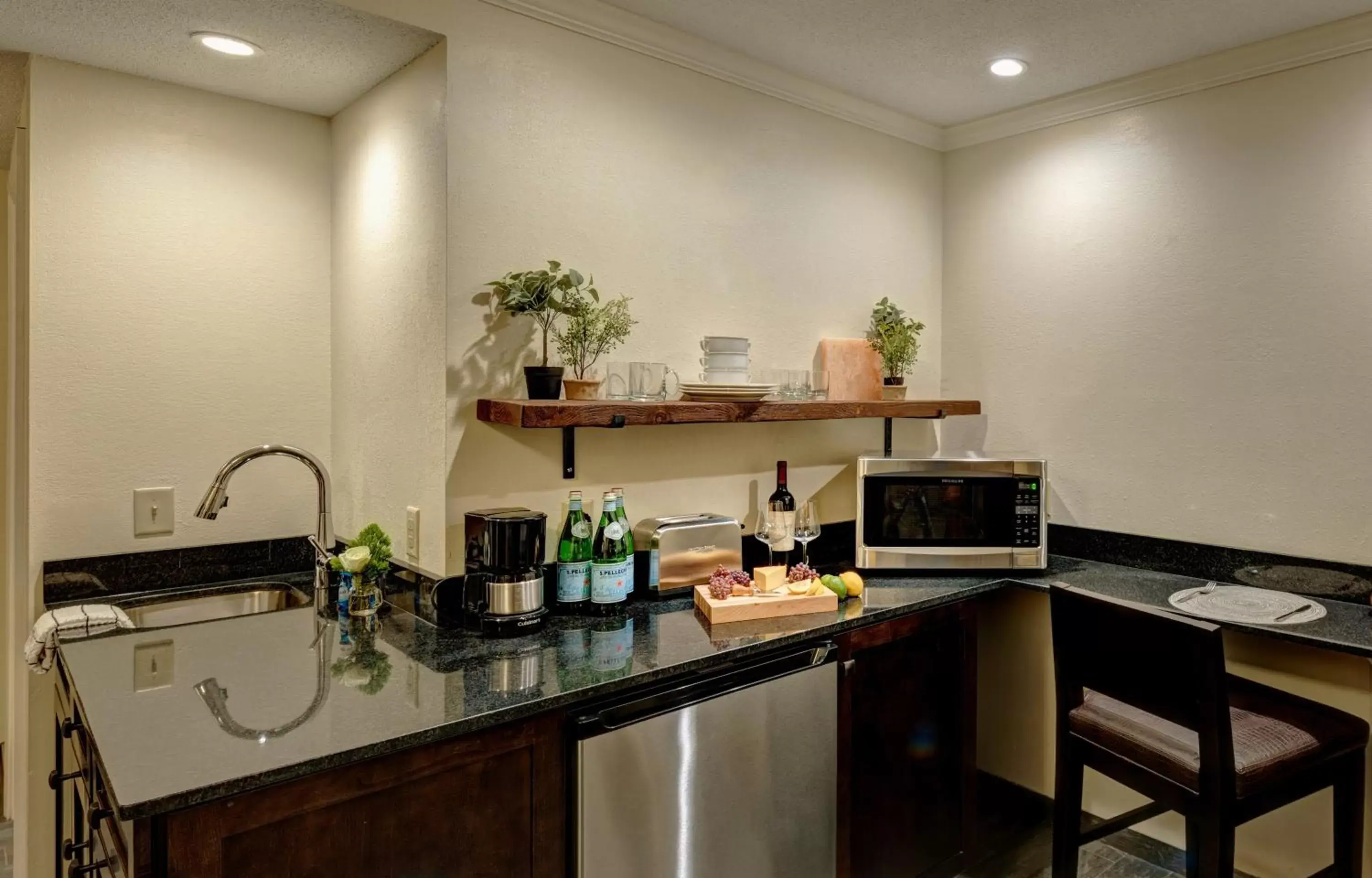 Kitchen or kitchenette, Kitchen/Kitchenette in The Garrison Hotel & Suites Dover-Durham, Ascend Hotel Collection