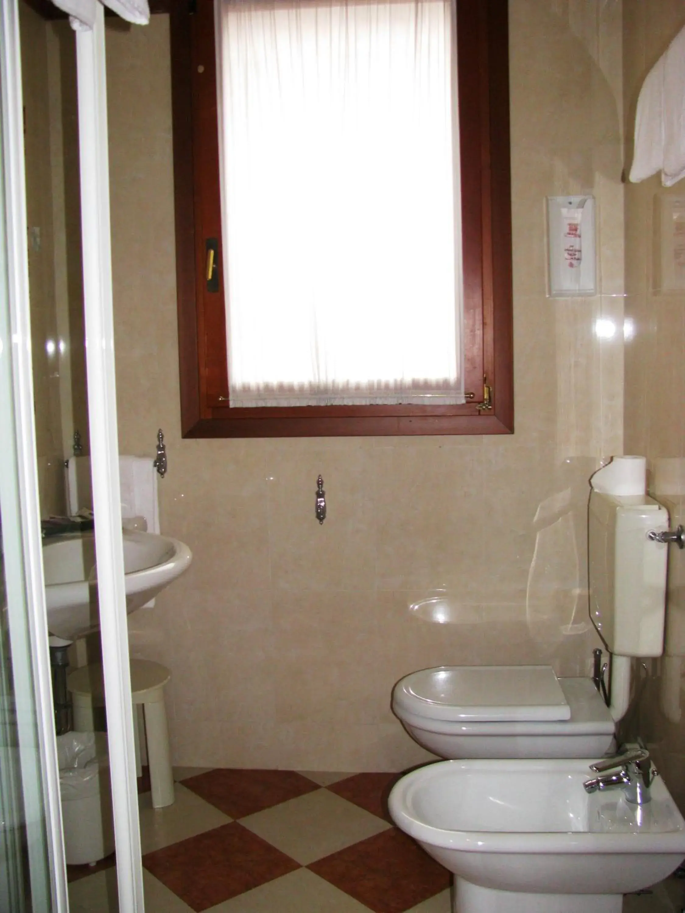 Bathroom in Hotel Belle Epoque