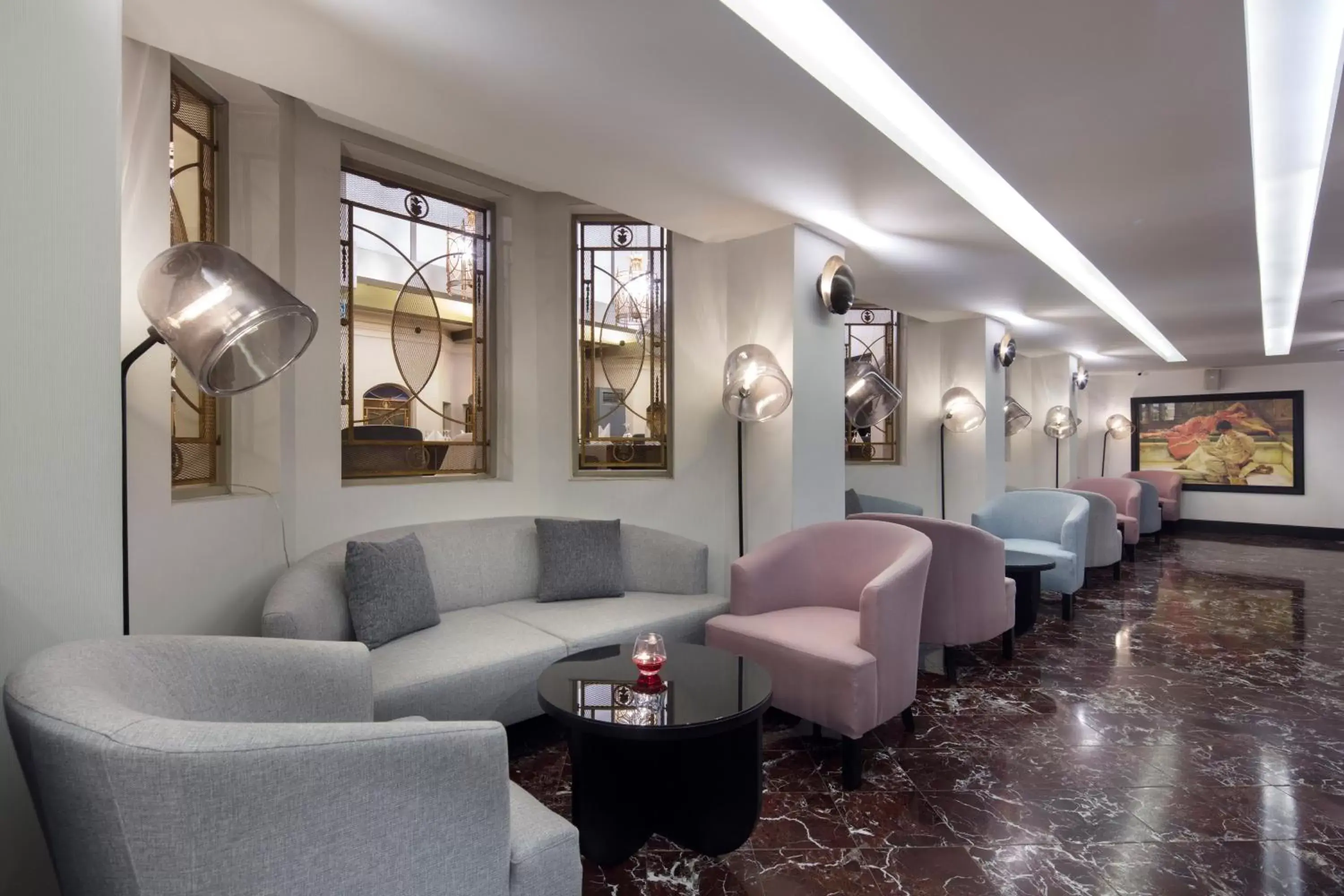 Lounge or bar, Seating Area in Crowne Plaza Istanbul - Old City, an IHG Hotel