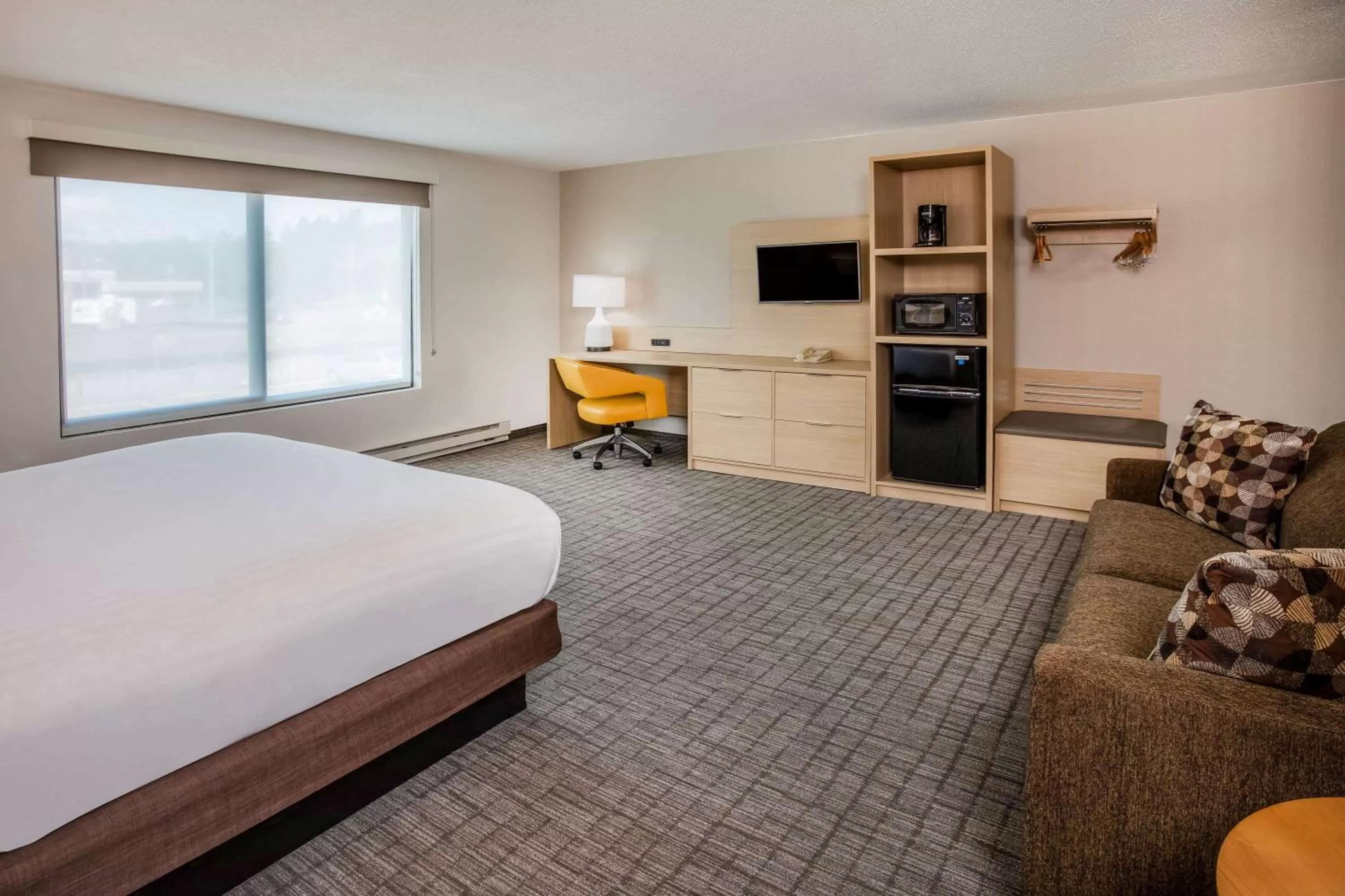 Photo of the whole room, Bed in Days Inn & Suites by Wyndham Duluth by the Mall