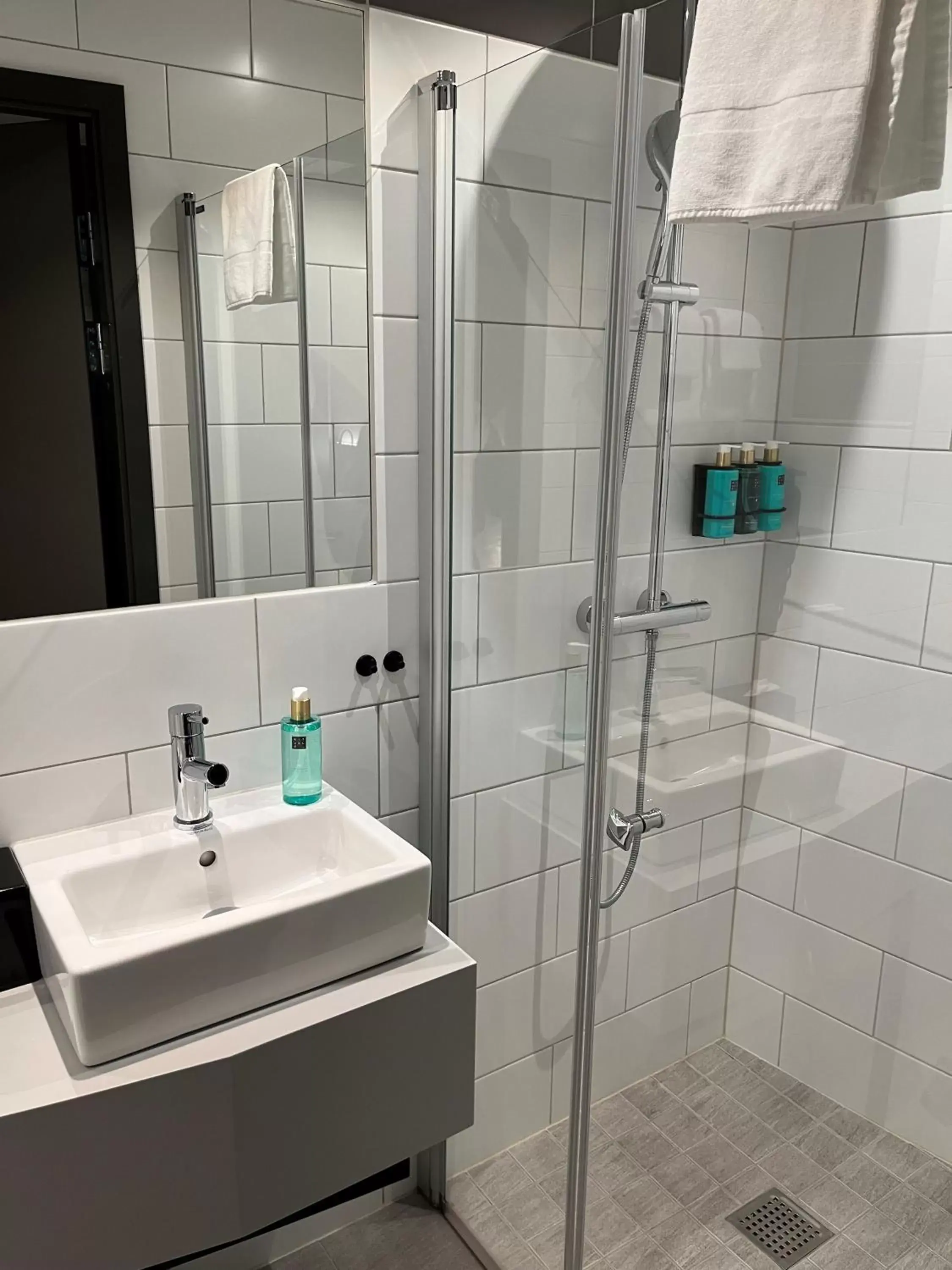 Bathroom in Karl Johan Hotel