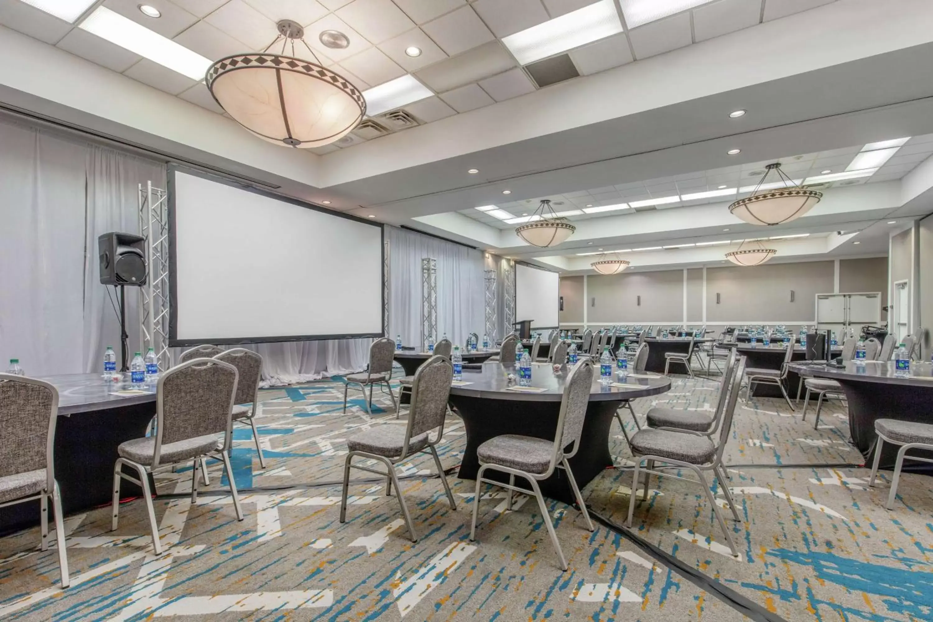 Meeting/conference room, Restaurant/Places to Eat in DoubleTree Birmingham Perimeter Park