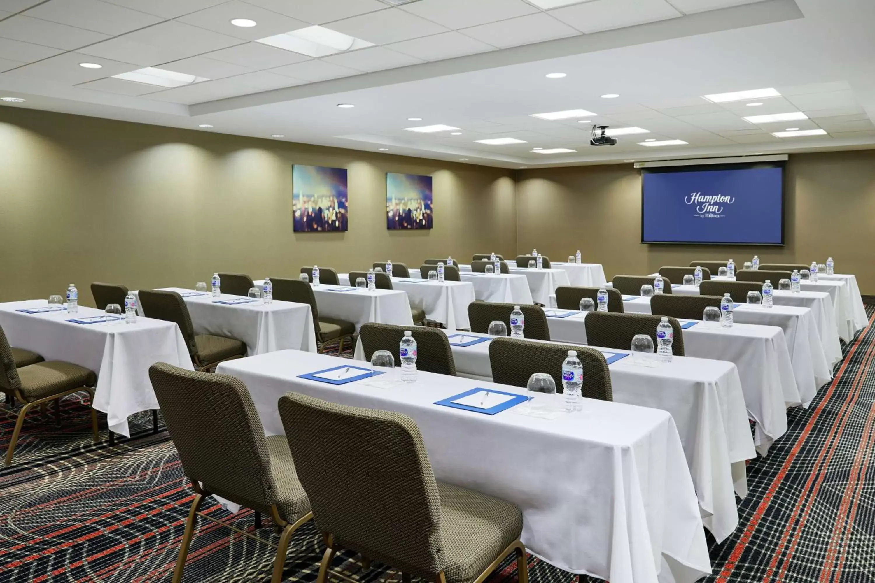 Meeting/conference room in Hampton Inn & Suites Mt. Prospect