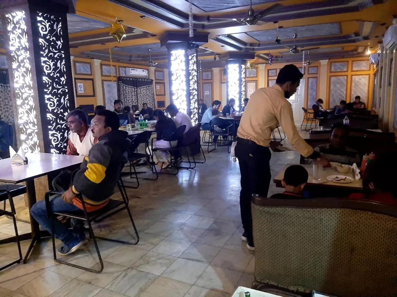 Restaurant/Places to Eat in Hotel Samrat