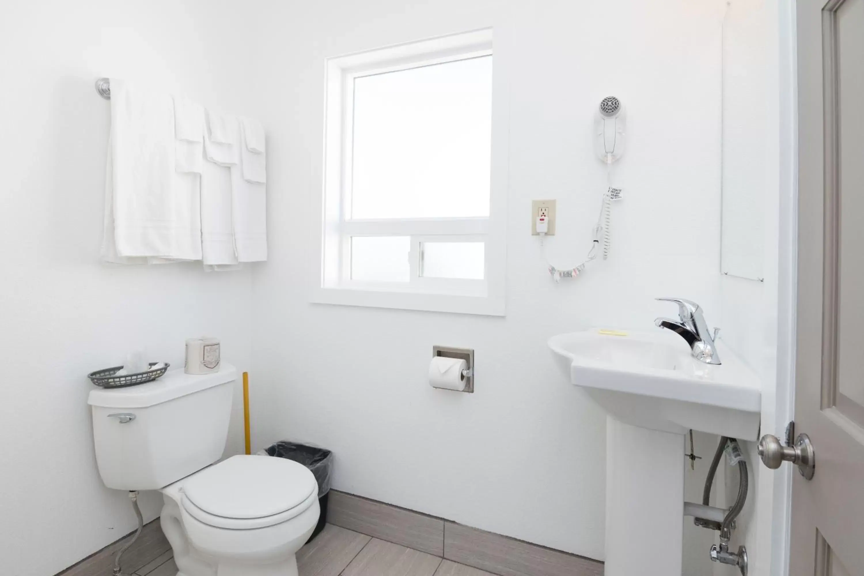 Bathroom in Capitol Hill Motel