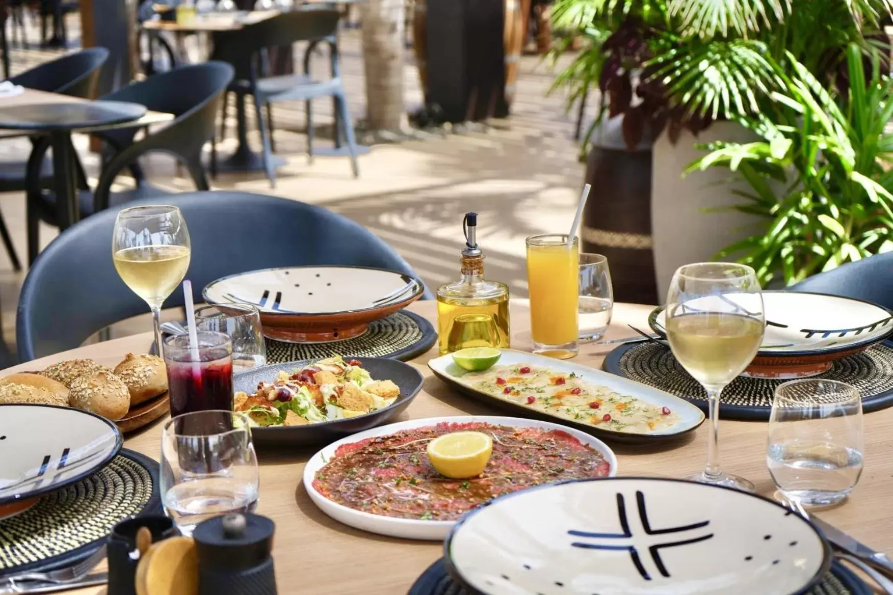 Restaurant/places to eat in Terrou-Bi Restaurant/places to eat in Terrou-Bi