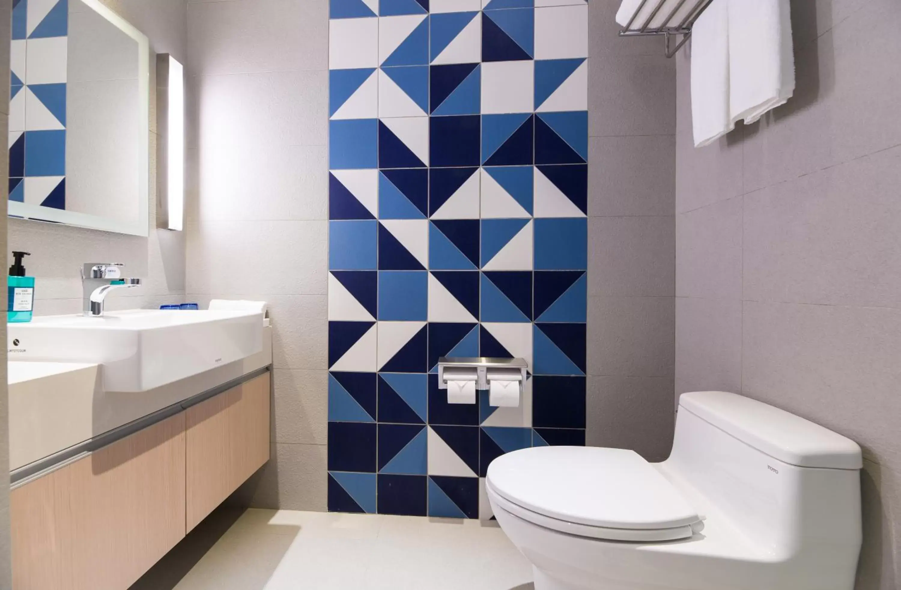 Toilet, Bathroom in Holiday Inn Express Taichung Fengchia, an IHG Hotel