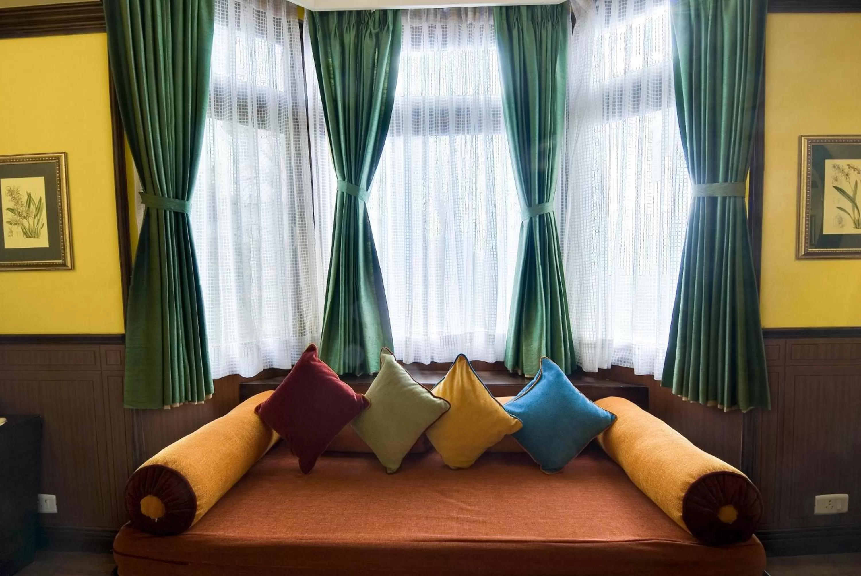 Seating area, Bed in Mayfair Darjeeling