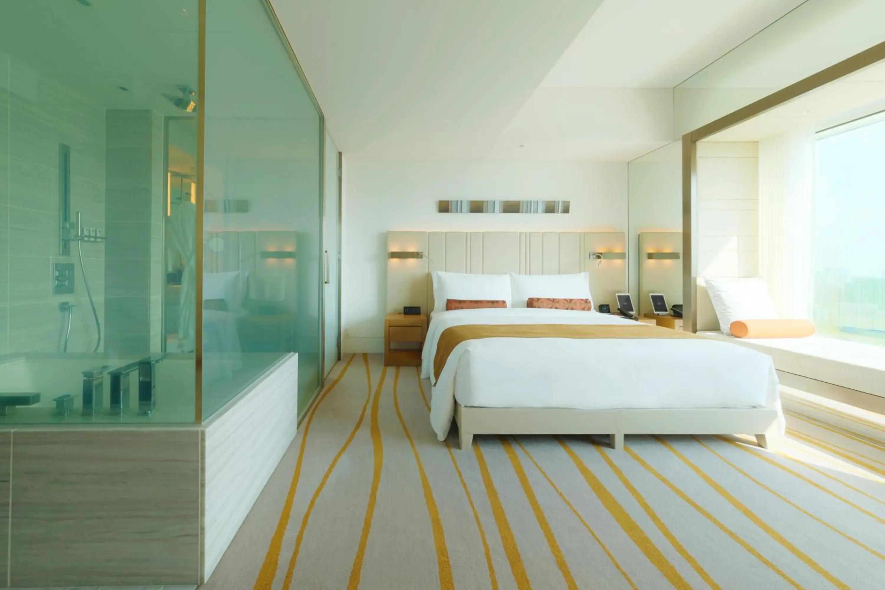 Photo of the whole room, Bed in The Prince Gallery Tokyo Kioicho, a Luxury Collection Hotel