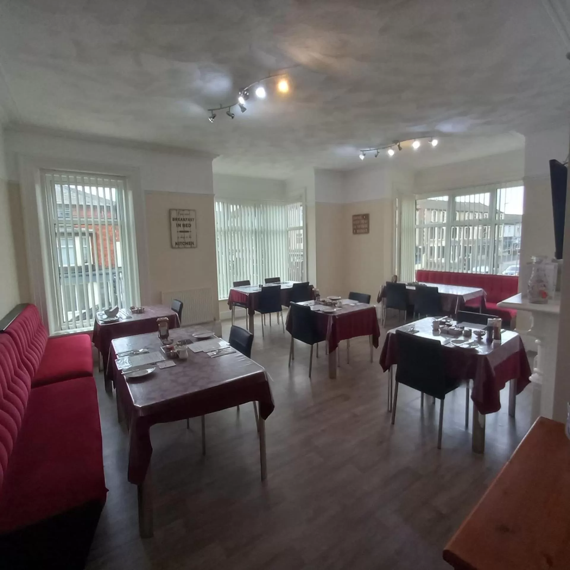 Restaurant/places to eat in Bayswater House