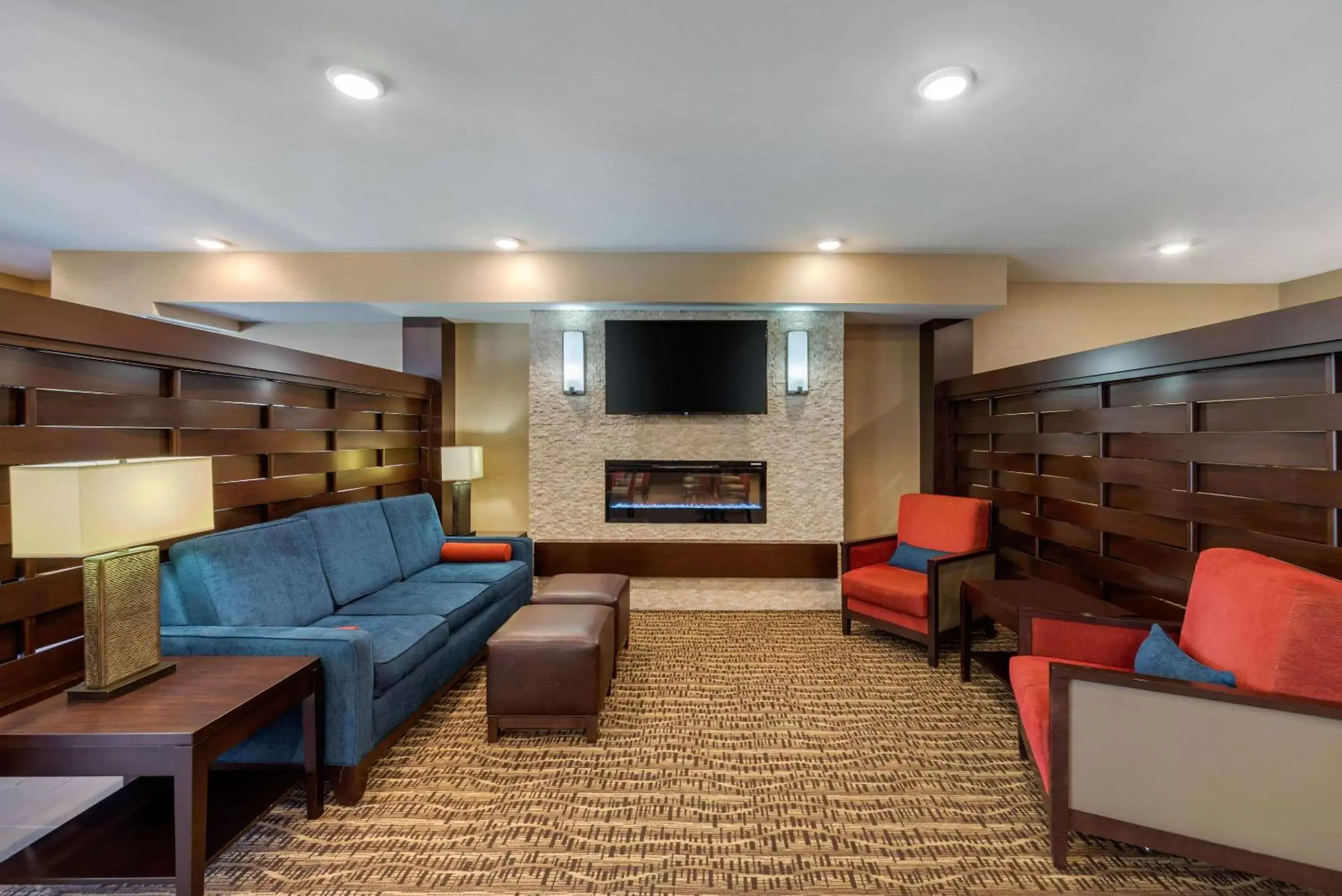 Restaurant/places to eat, Seating Area in Comfort Inn & Suites Northern Kentucky