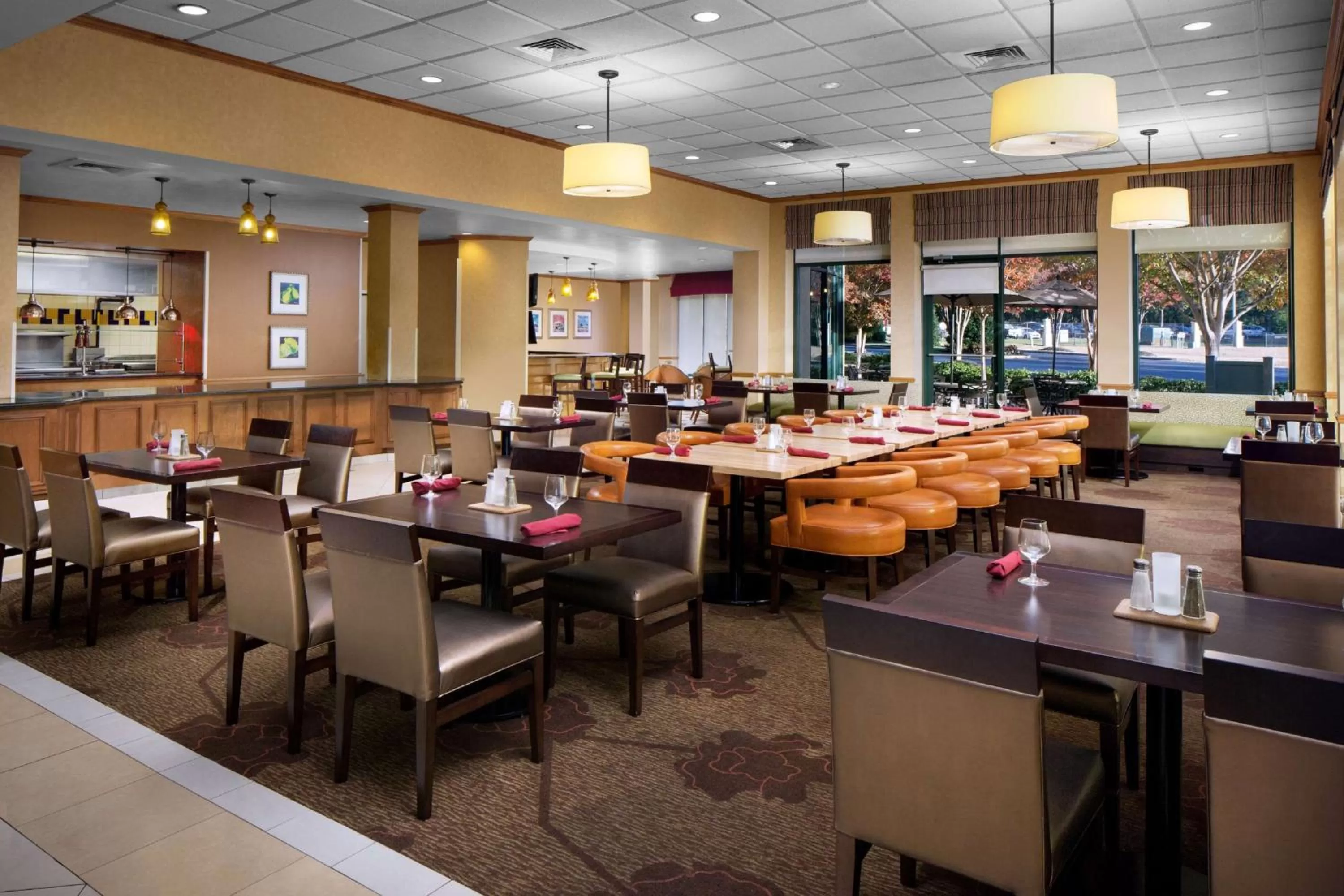 Restaurant/places to eat in Hilton Garden Inn Atlanta Airport/Millenium Center