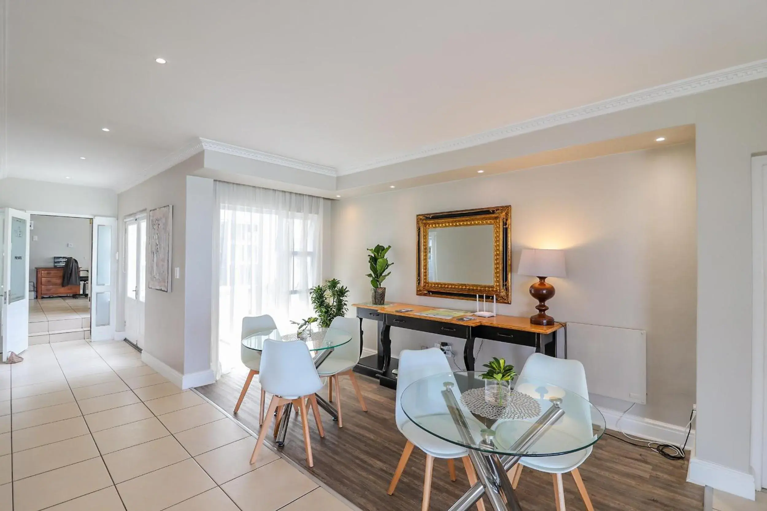 Dining Area in Hermanus Beachfront Lodge