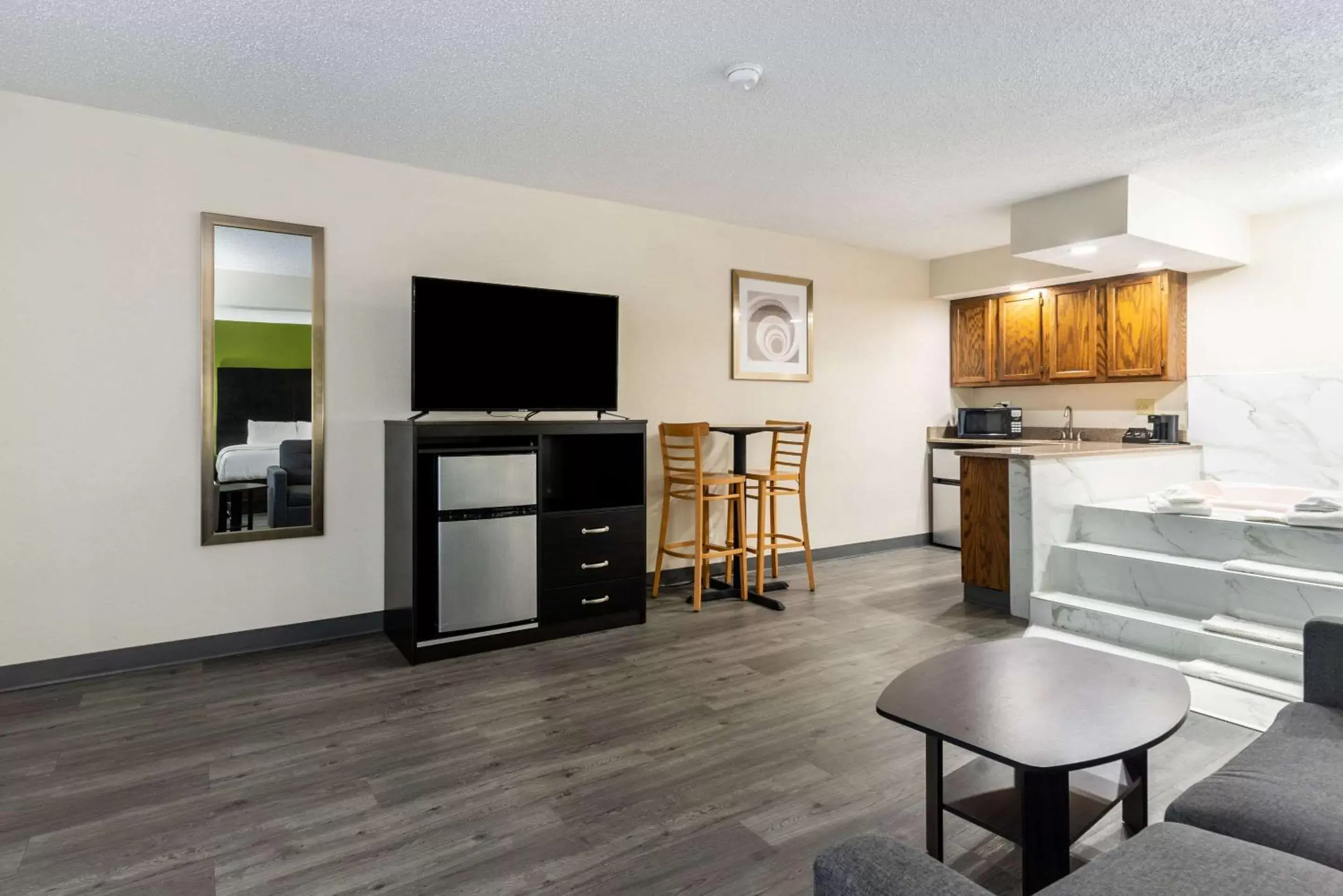 Photo of the whole room, Seating Area in Quality Inn & Suites Vandalia near I-70 and Hwy 51