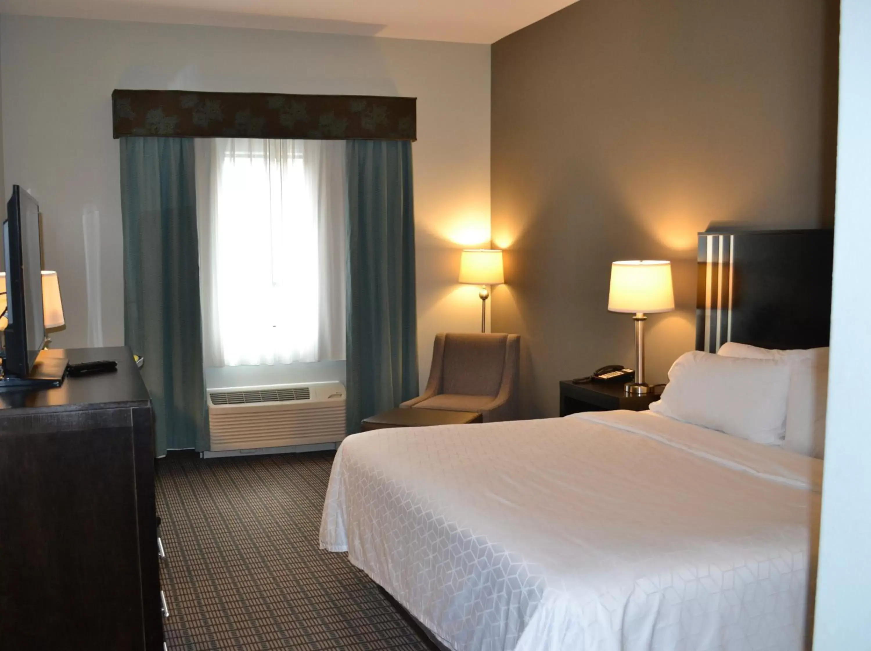 Photo of the whole room, Bed in Holiday Inn Express Selinsgrove, an IHG Hotel