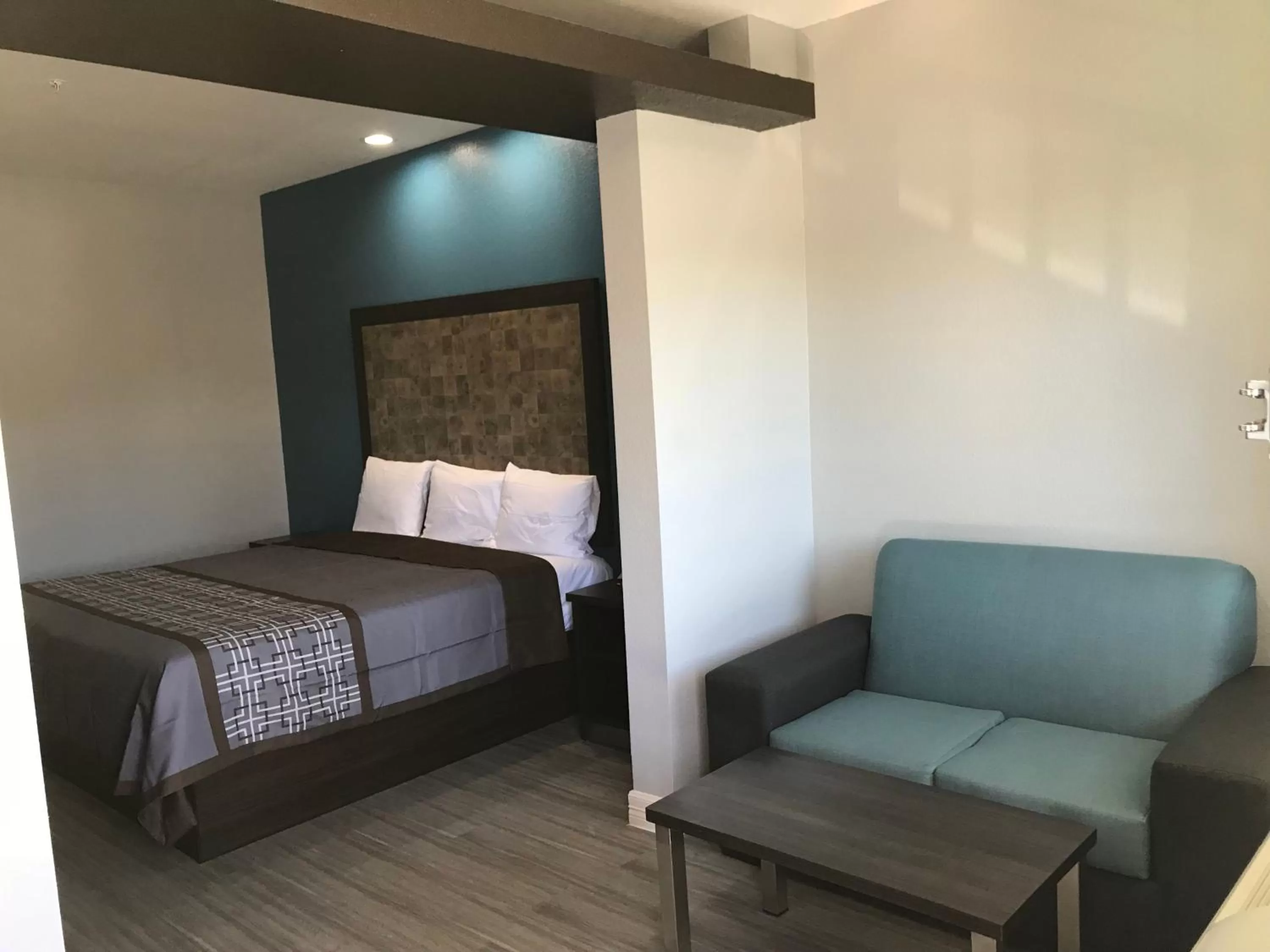 Deluxe King Suite in The Residency Suites