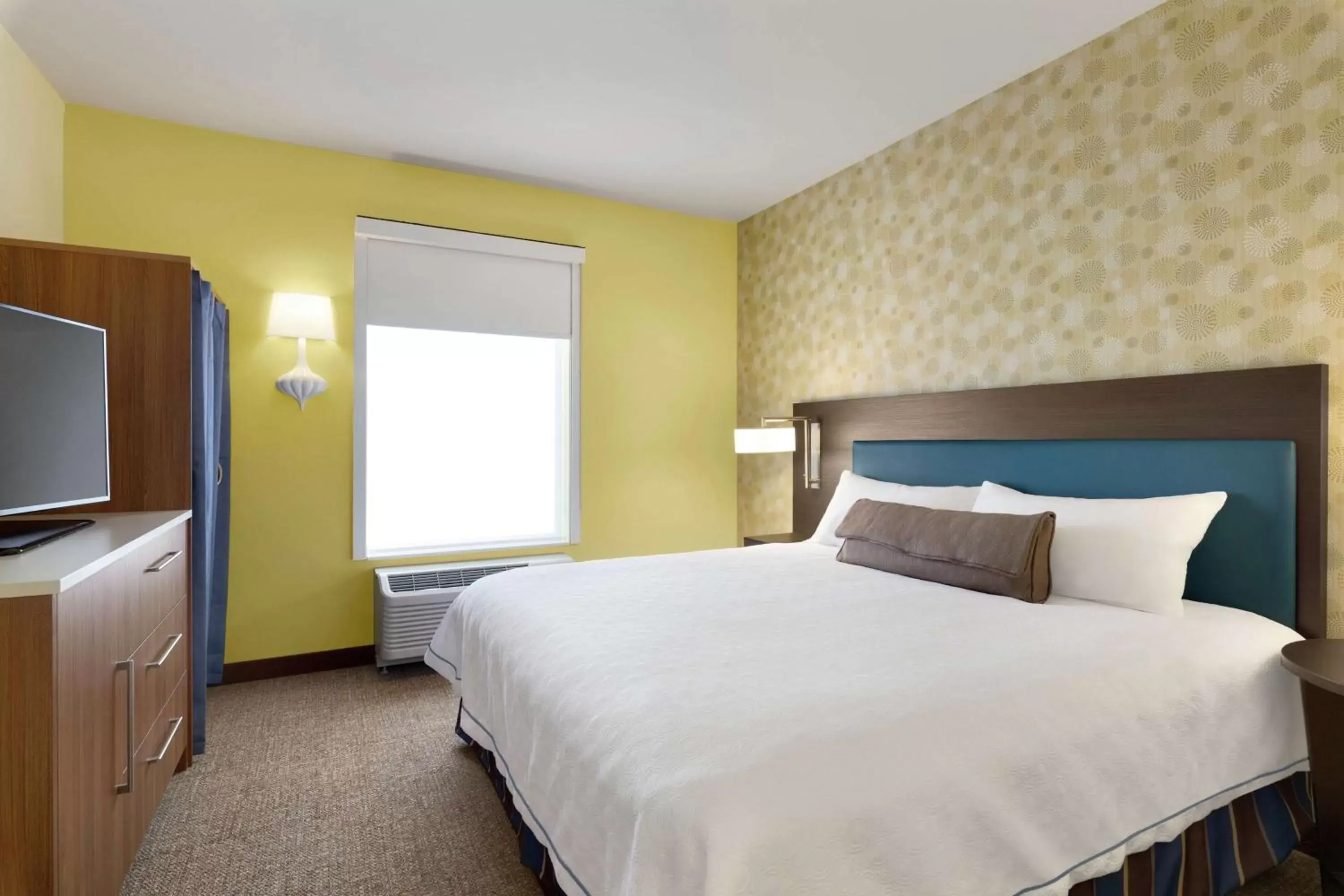 Bedroom, Bed in Home2 Suites By Hilton York