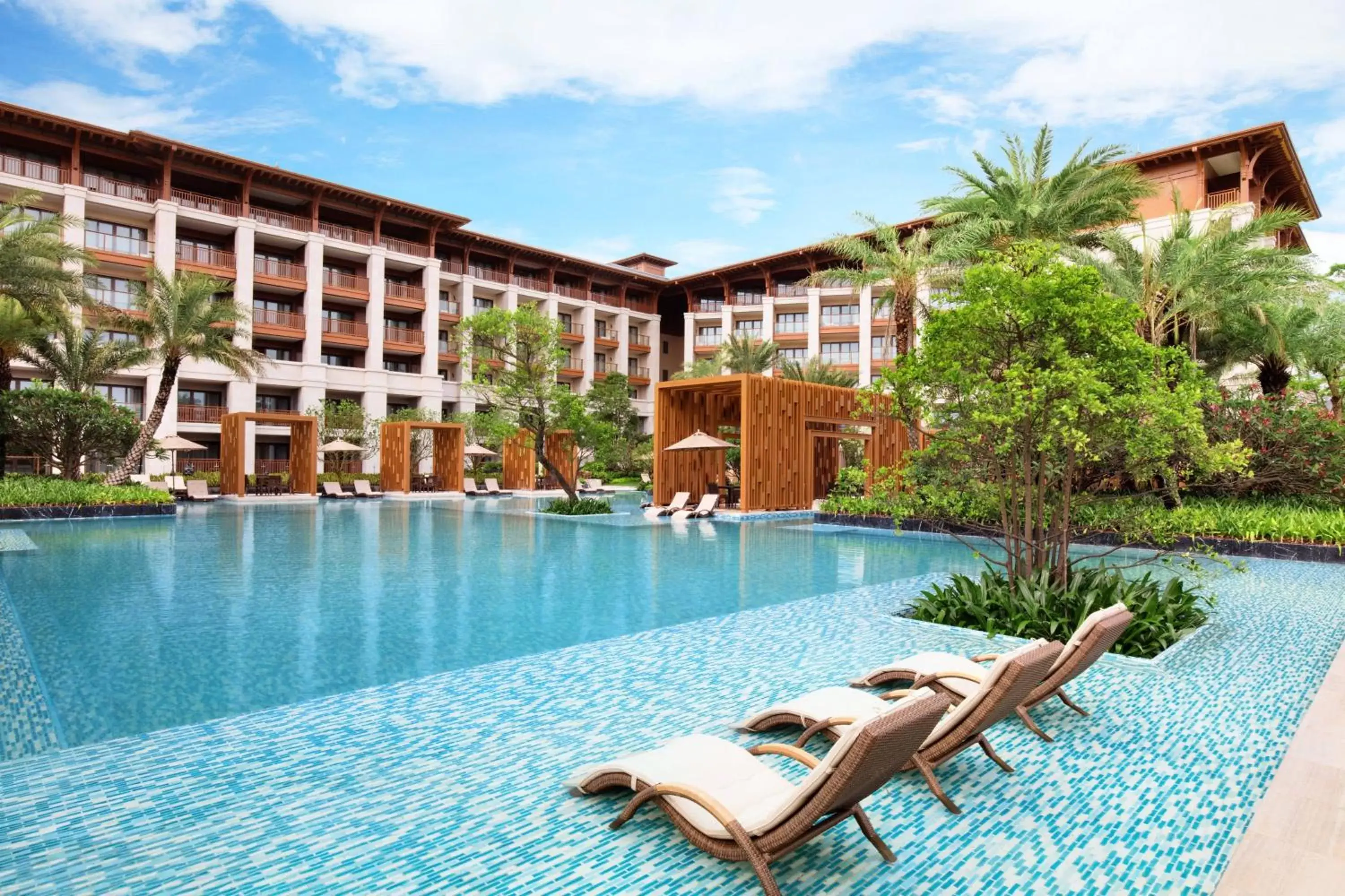 Swimming Pool in Shenzhen Marriott Hotel Golden Bay