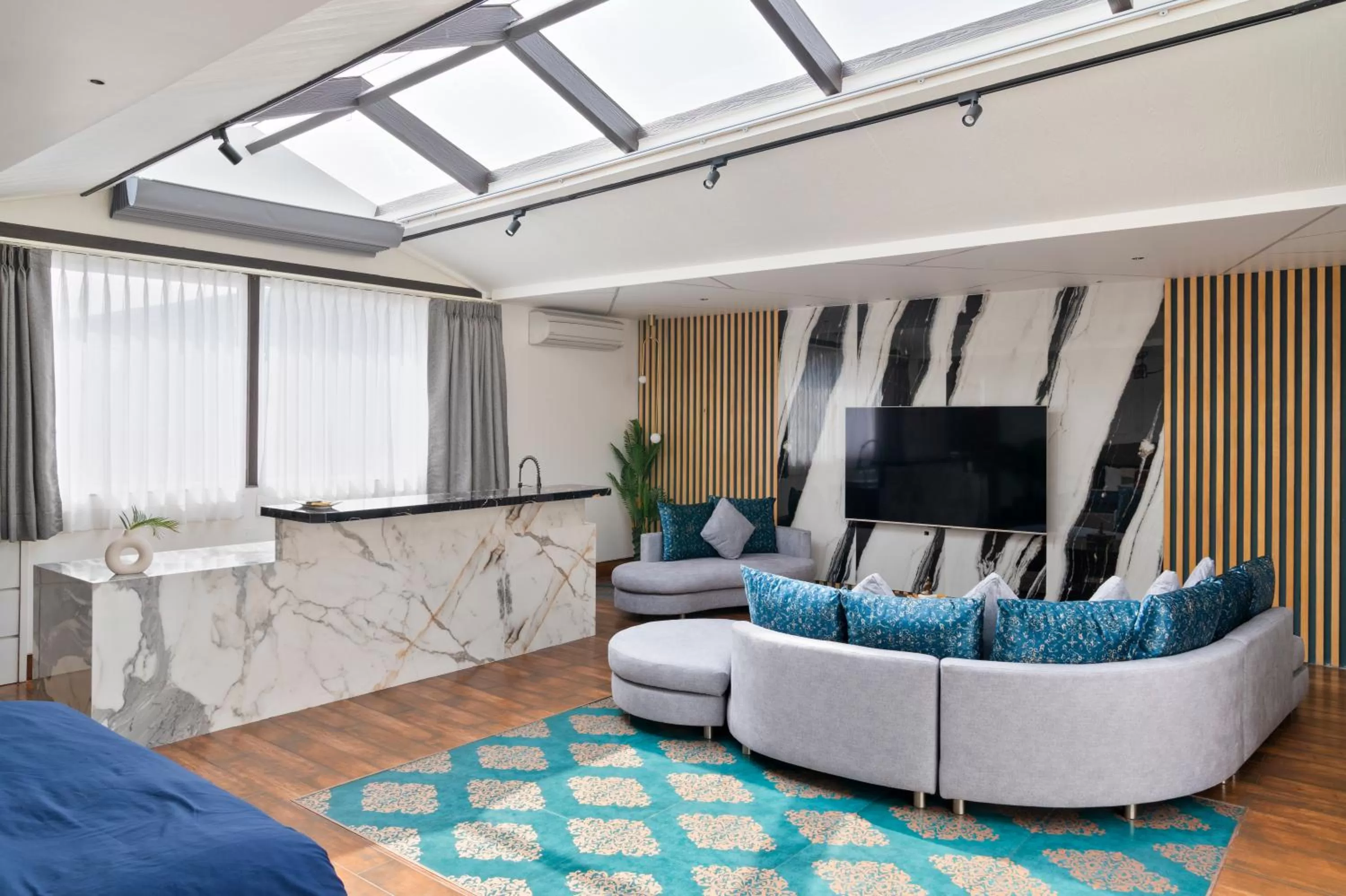 TV and multimedia in The Moira - Bed and Breakfast