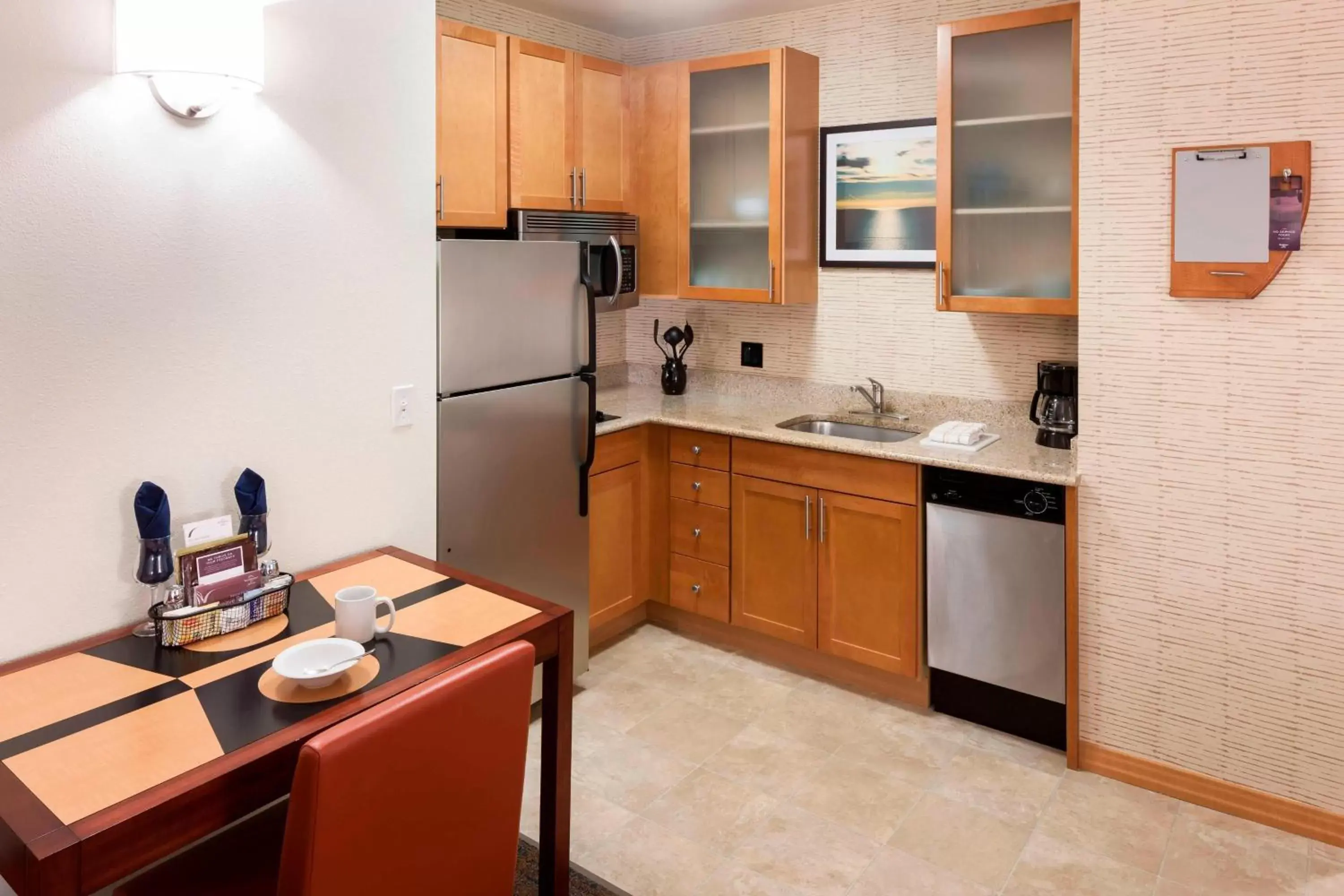 Bedroom, Kitchen/Kitchenette in Residence Inn by Marriott Chicago Lake Forest/Mettawa