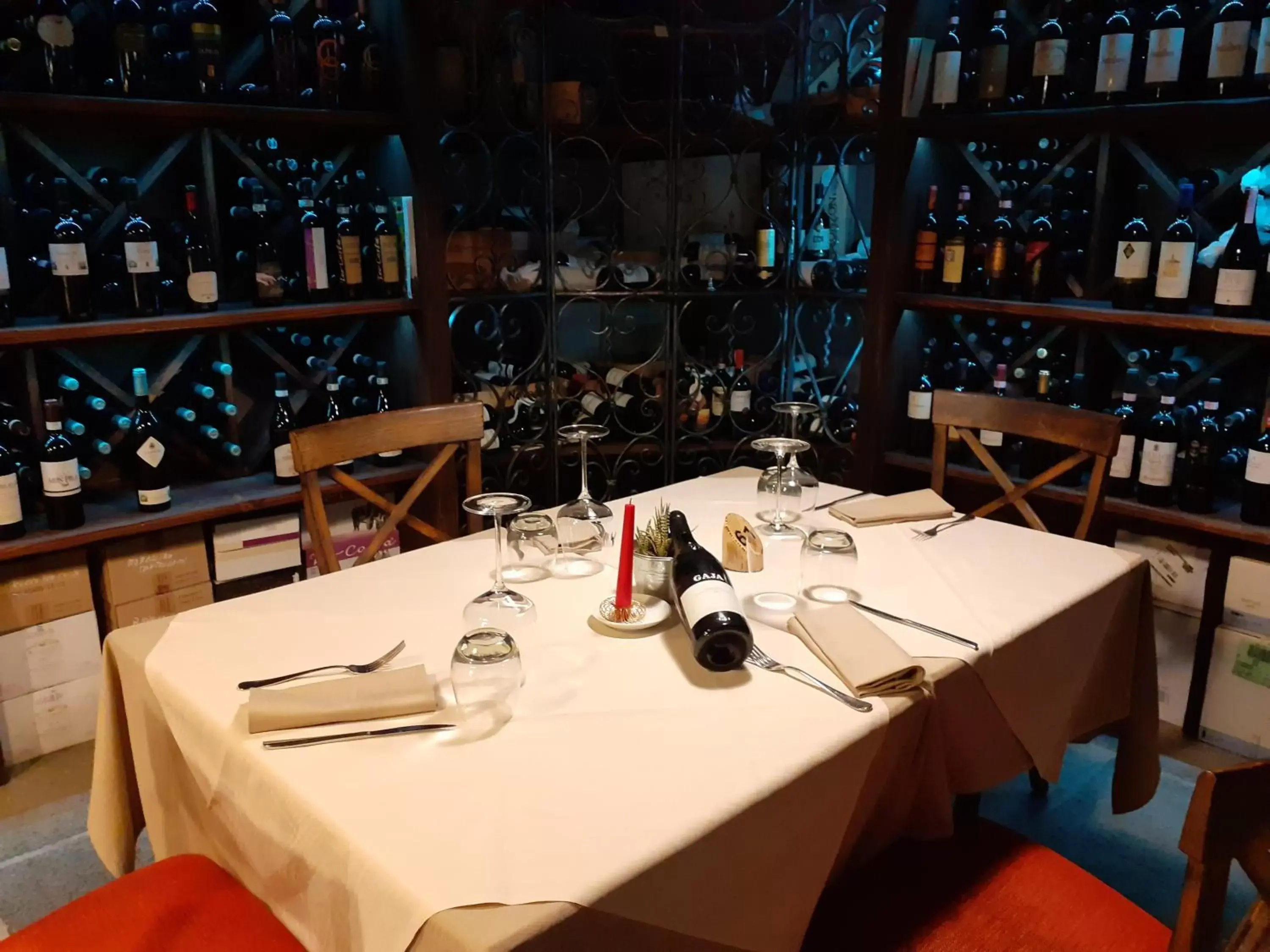 Restaurant/Places to Eat in Hotel Saligari