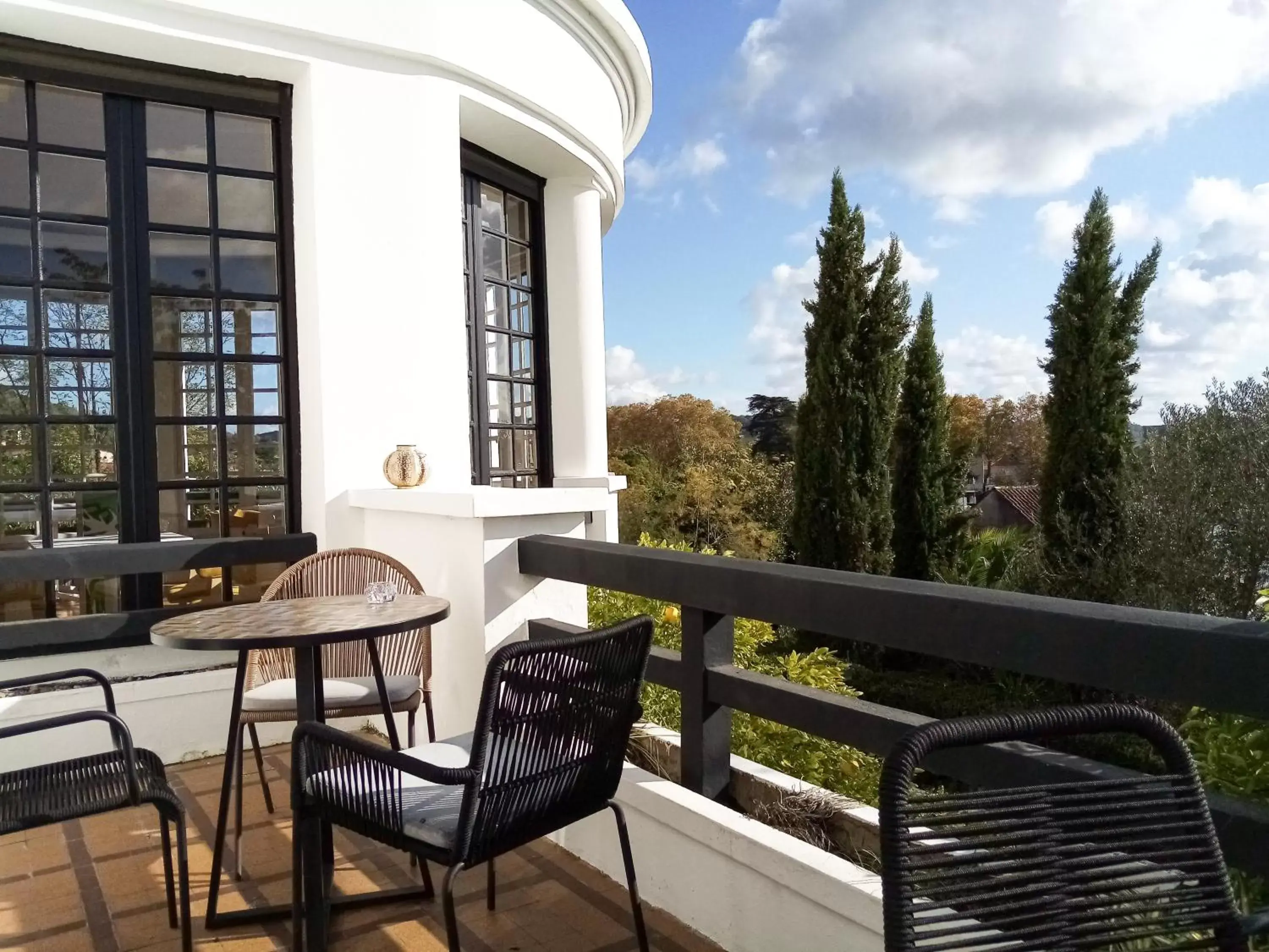 Garden, Balcony/Terrace in Quand la ville dort