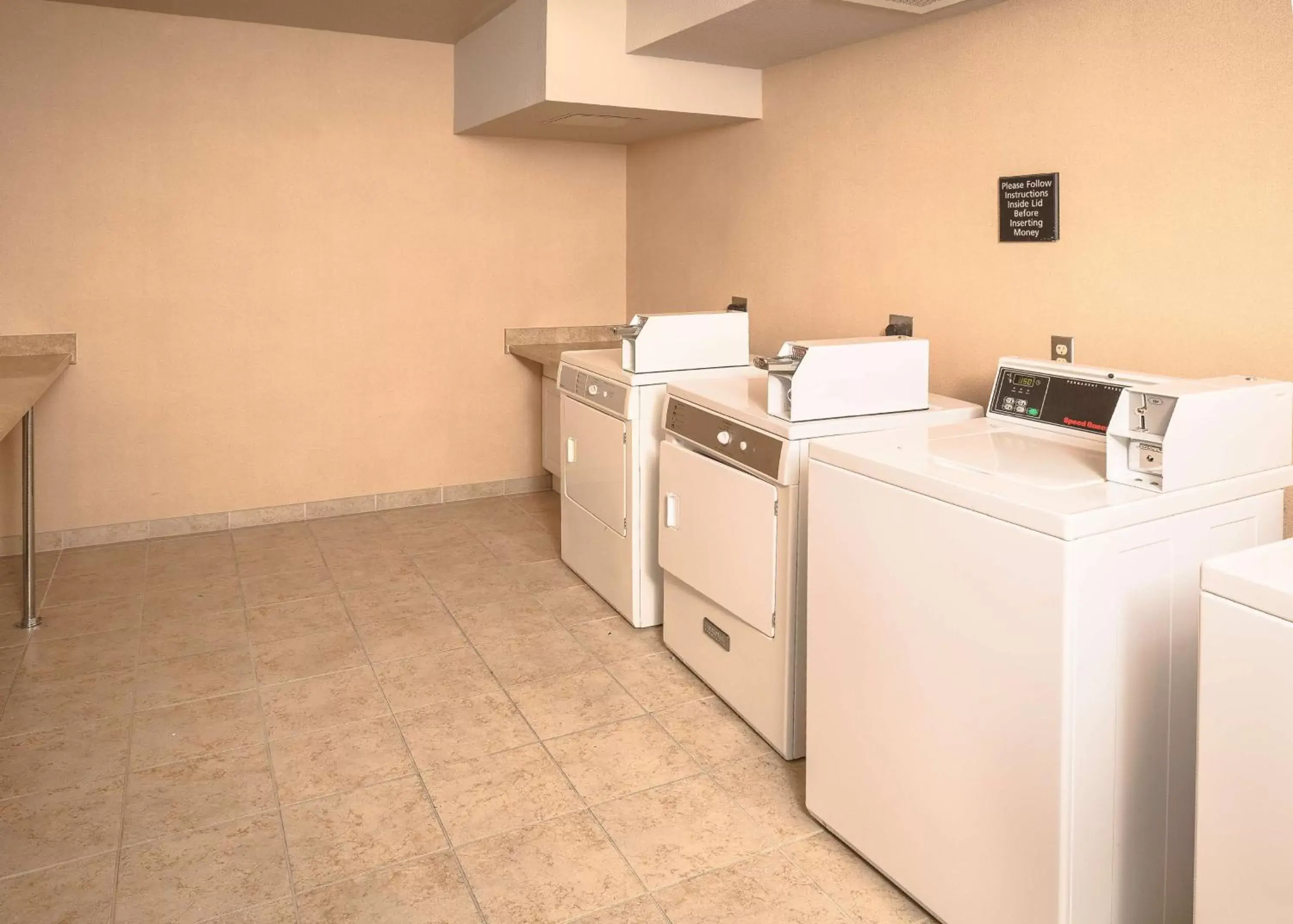 Property building in Hampton Inn & Suites Suisun City Waterfront Property building in Hampton Inn & Suites Suisun City Waterfront