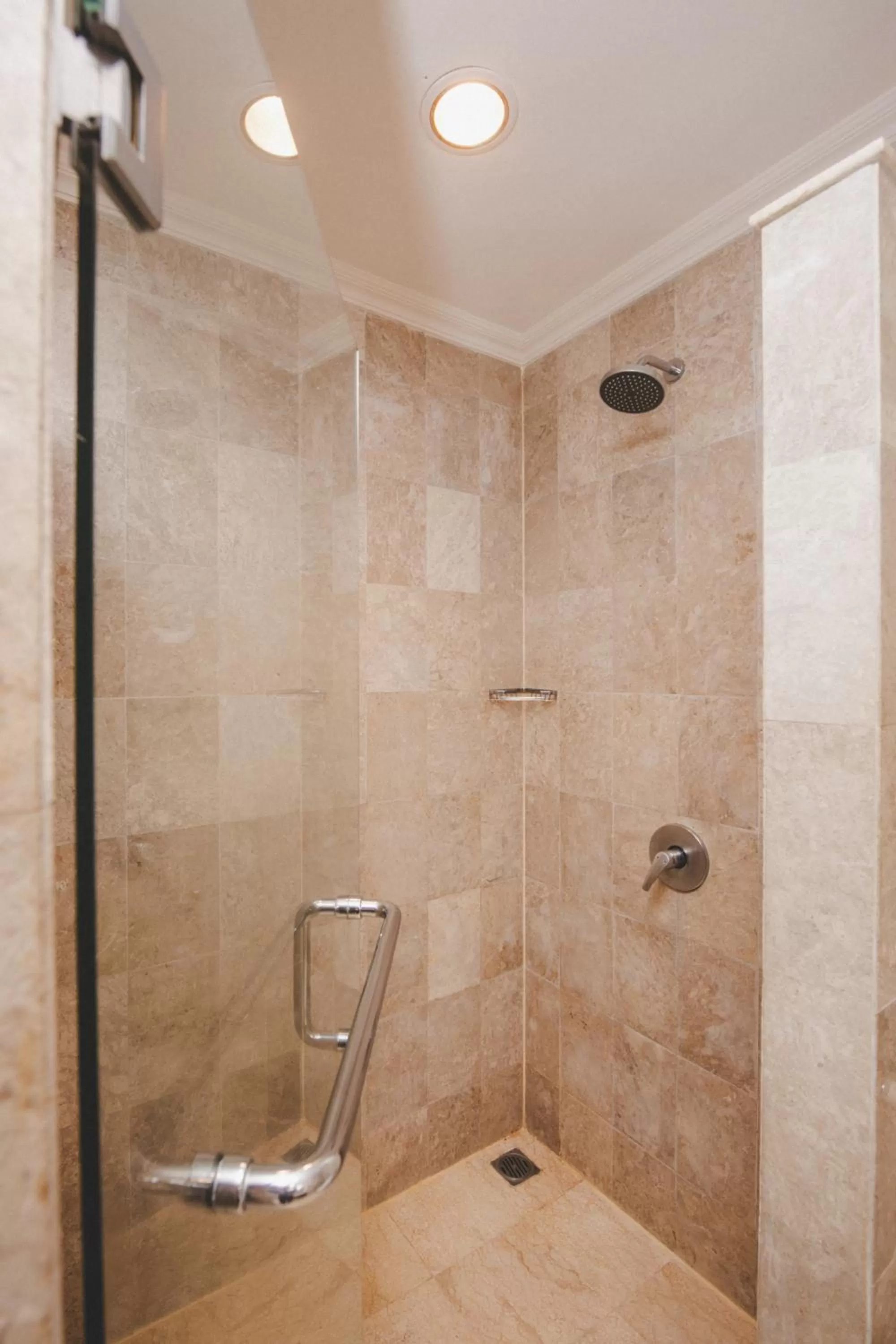 Shower in Hotel Kumala Pantai