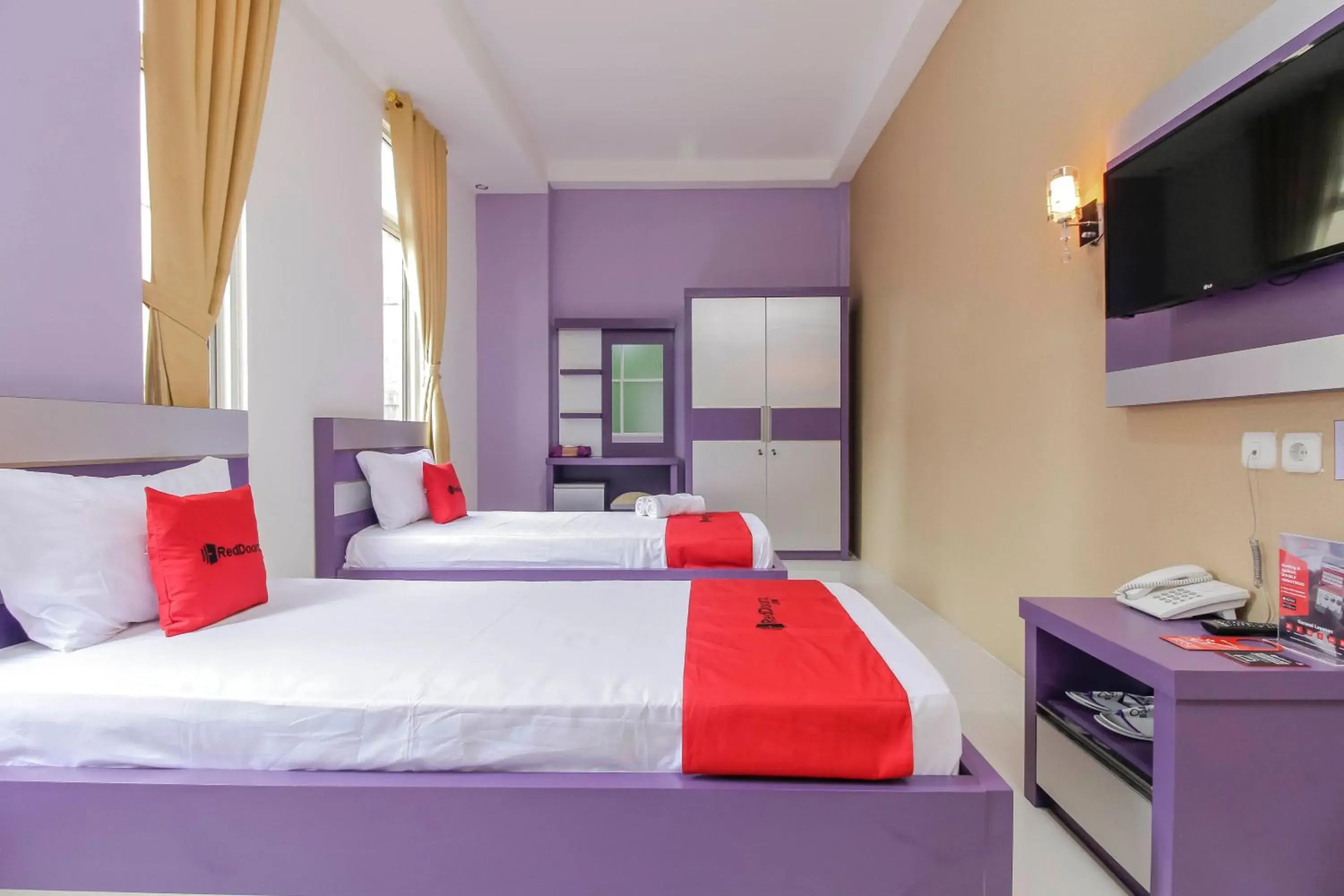 Bedroom, Bed in RedDoorz Plus near Stasiun Bekasi