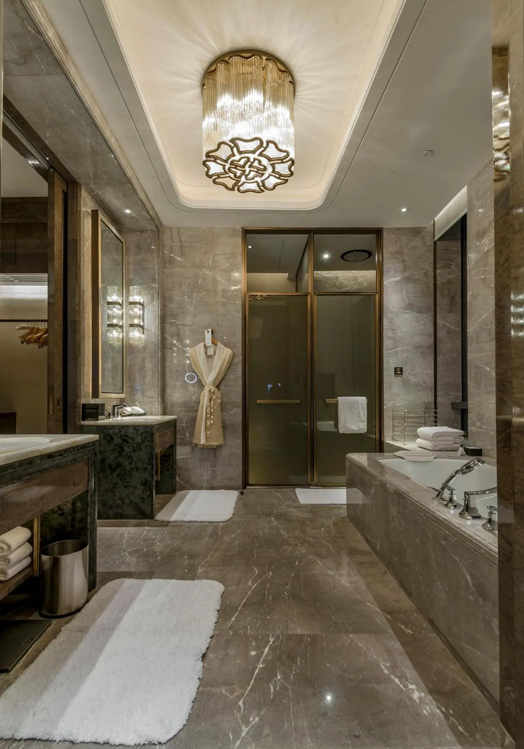 Bathroom, Lobby/Reception in Wanda Vista Zhengzhou