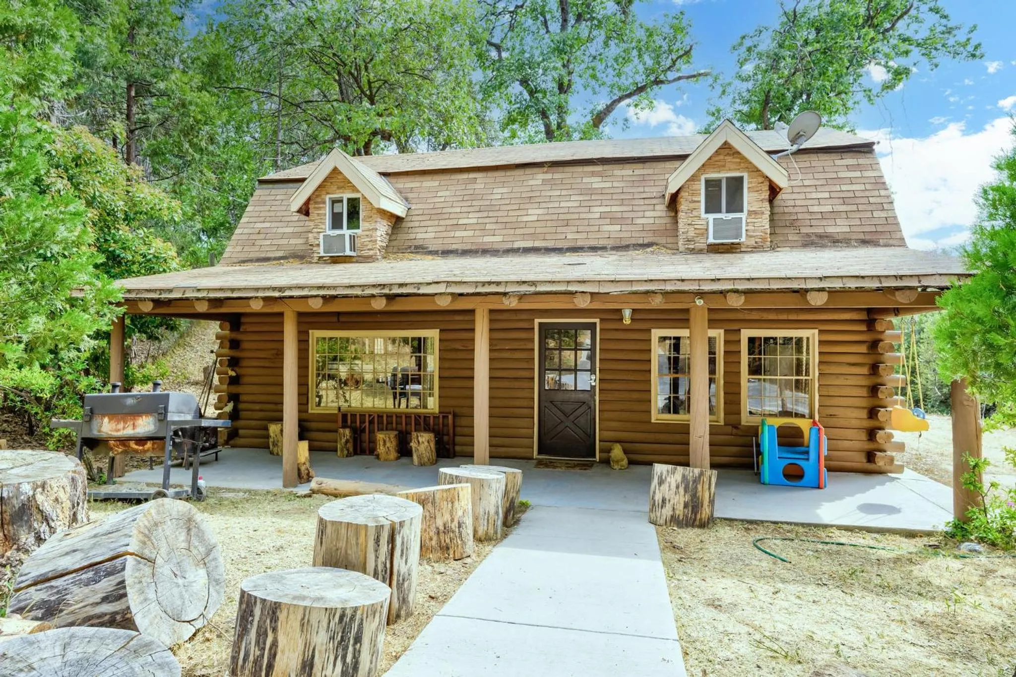 Mountain Trail Lodge and Vacation Rentals