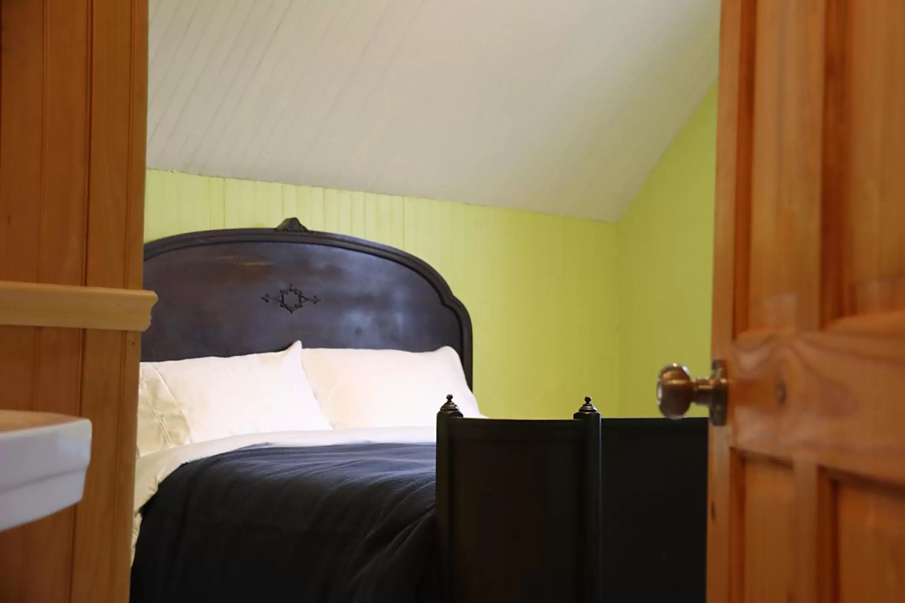 Bedroom, Bed in Chez Casimir