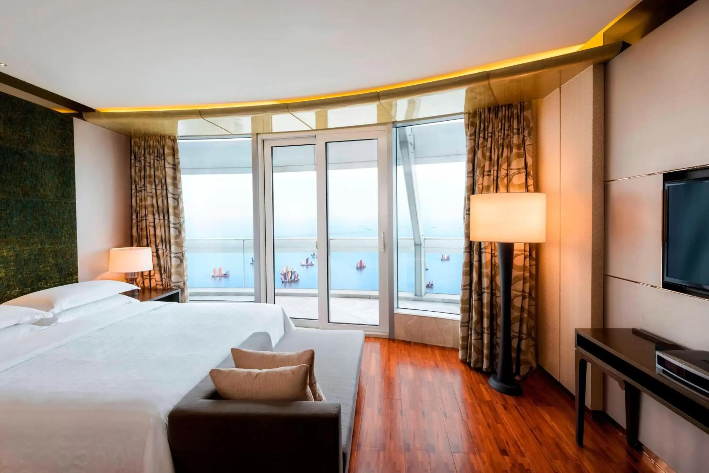 Bedroom in Sheraton Huzhou Taihu Lake Hot Spring Resort & Spa